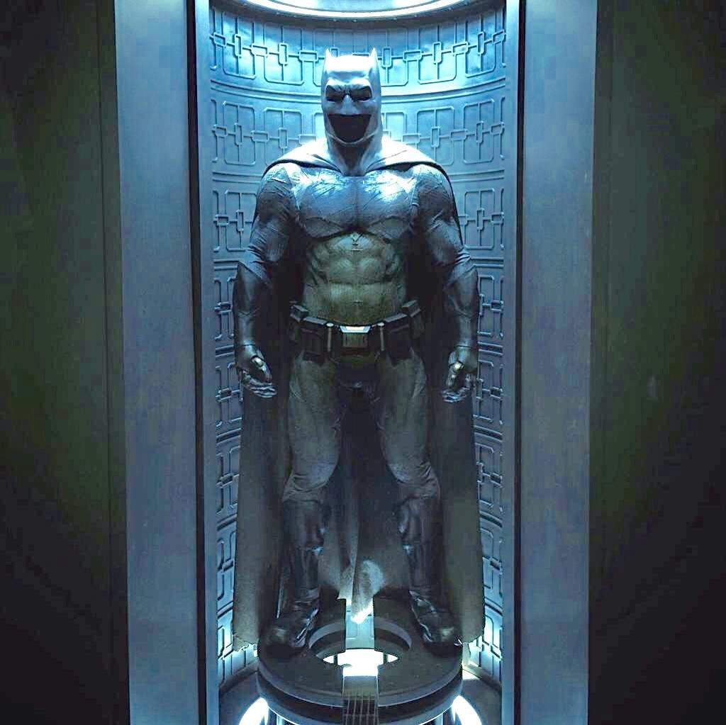 Wallpaper #gBl_H48BtGB6xQ78qnur41 Ben Affleck Batman Costume Comics Amino