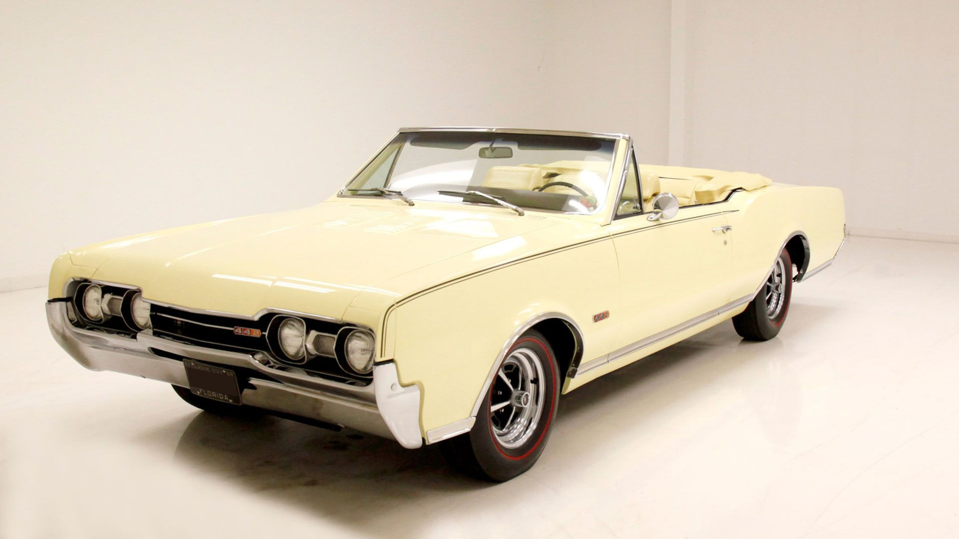 Wallpaper #HGh9JJMBSpphPi3-ujl947 1967 Olds 442 Convertible Was One of the First Muscle Cars to Appear