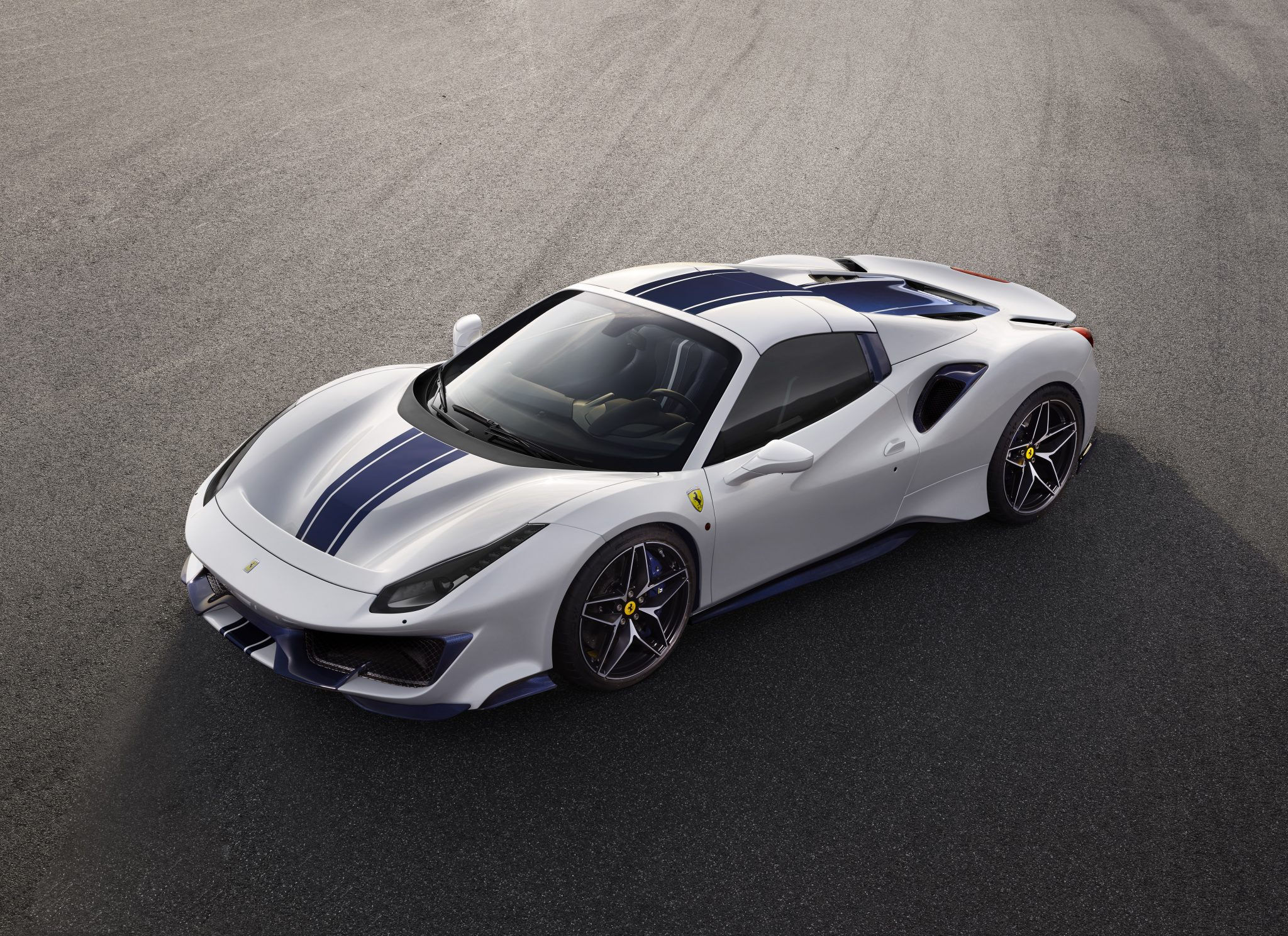 Wallpaper #Fn3k9I4Bnwiau_P6txH647 Ferrari La 488 Pista E La F8 Tributo Hanno Ottenuto Riconoscimenti