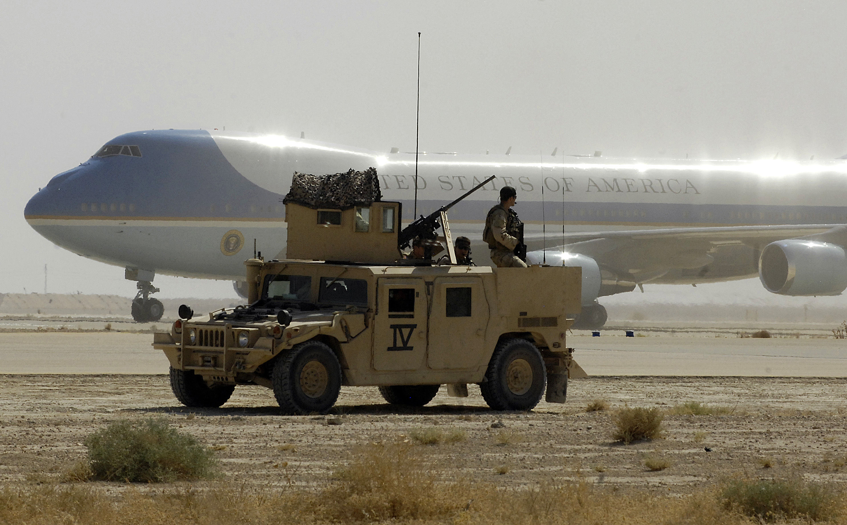 Wallpaper #cGdR75IBSpphPi3-b2Ee185 Fileair Force One in Irak in 2007jpg Wikimedia Commons