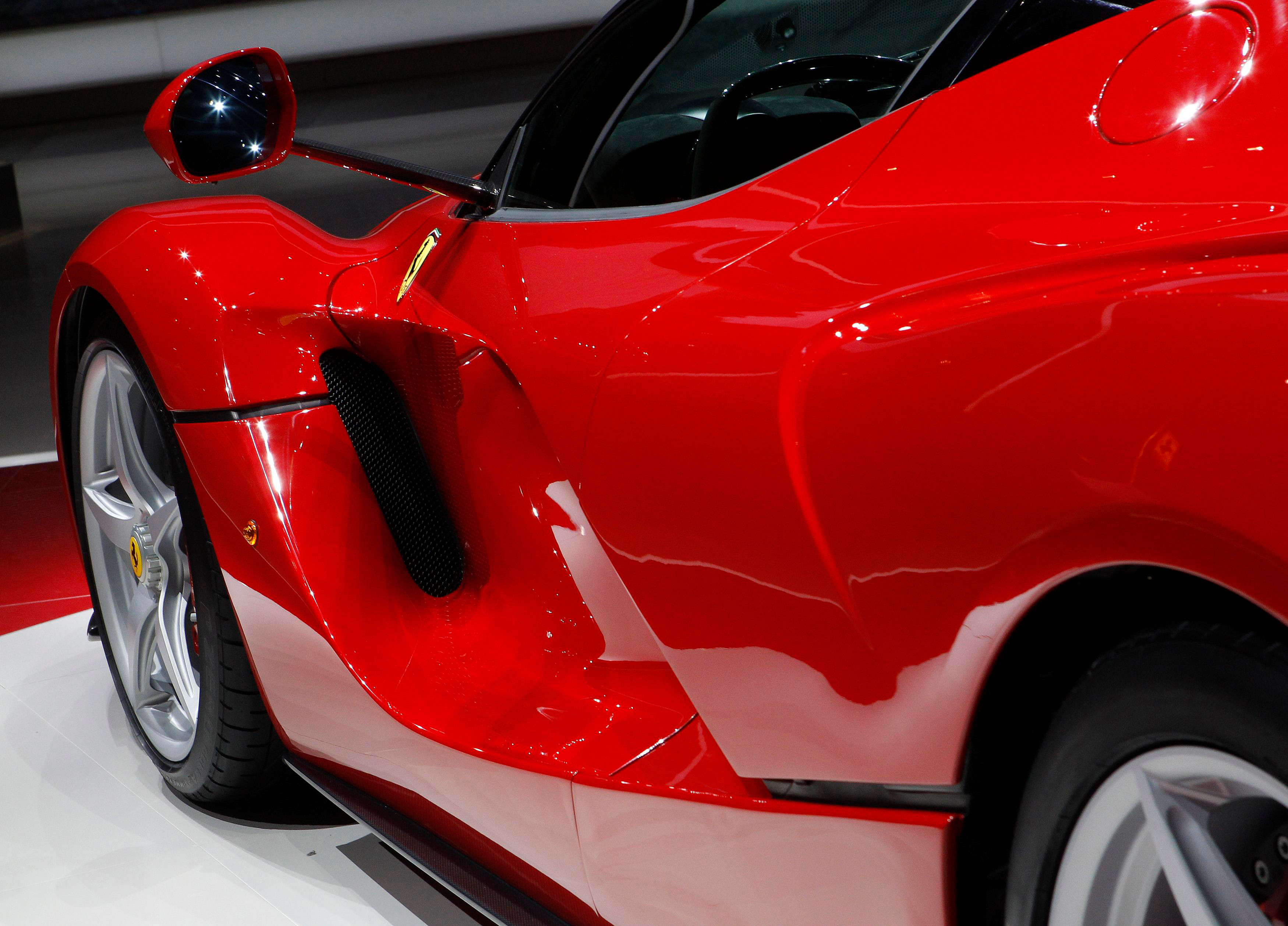 Wallpaper #IamqKZMBMYaX5LKBcdT340 Hyper Hybrid Laferrari Could Redefine Green Cars Dawncom