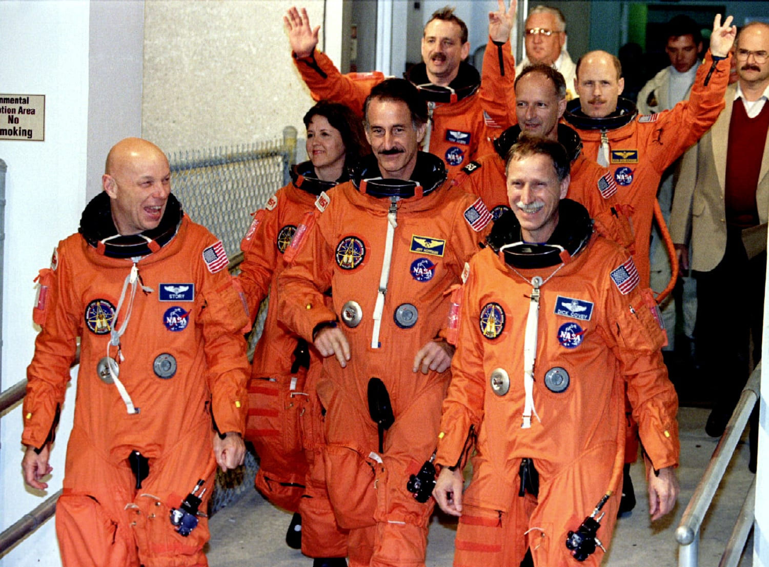Wallpaper #Bh24K5MBlOZrFDOkqcgC388 Nasa Orange Suit