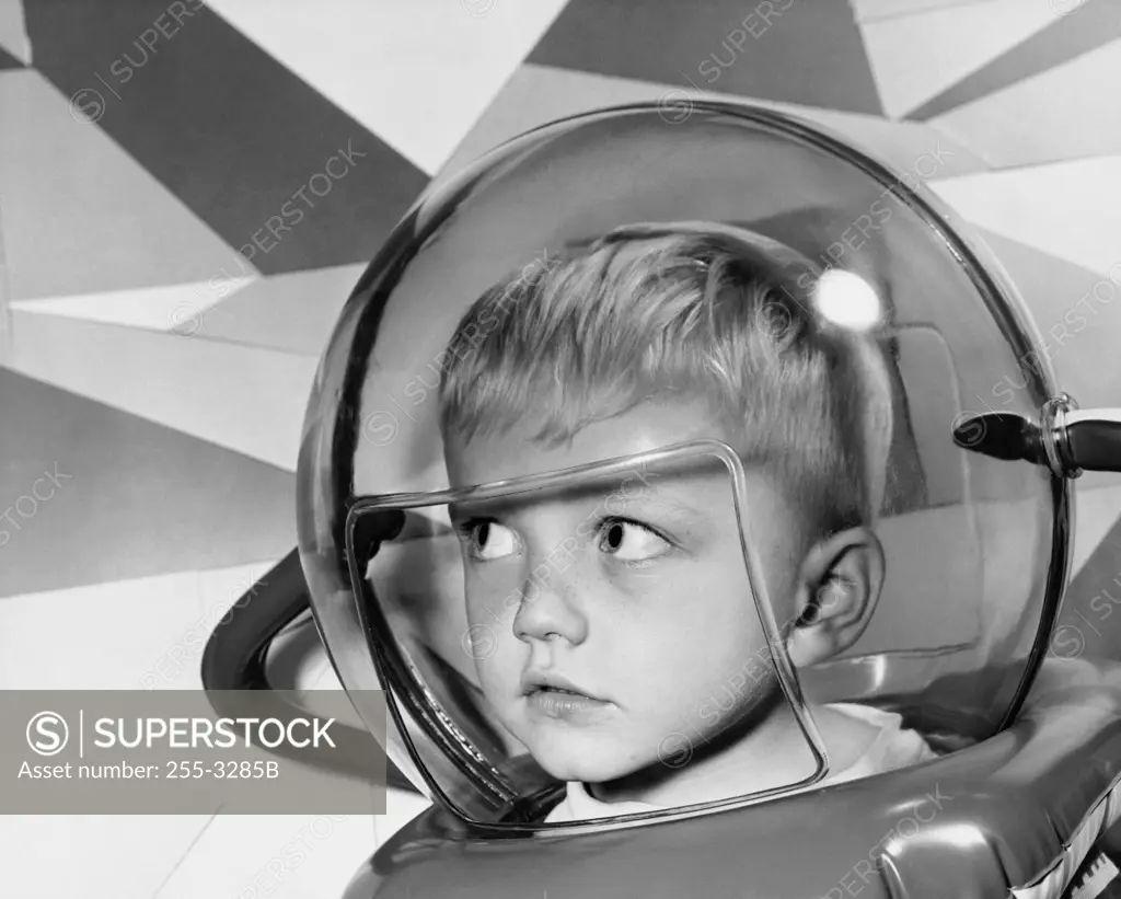 Wallpaper #2BGgM5MBXrlMTfB5u0qk275 Close Up of a Boy Wearing a Space Helmet Superstock