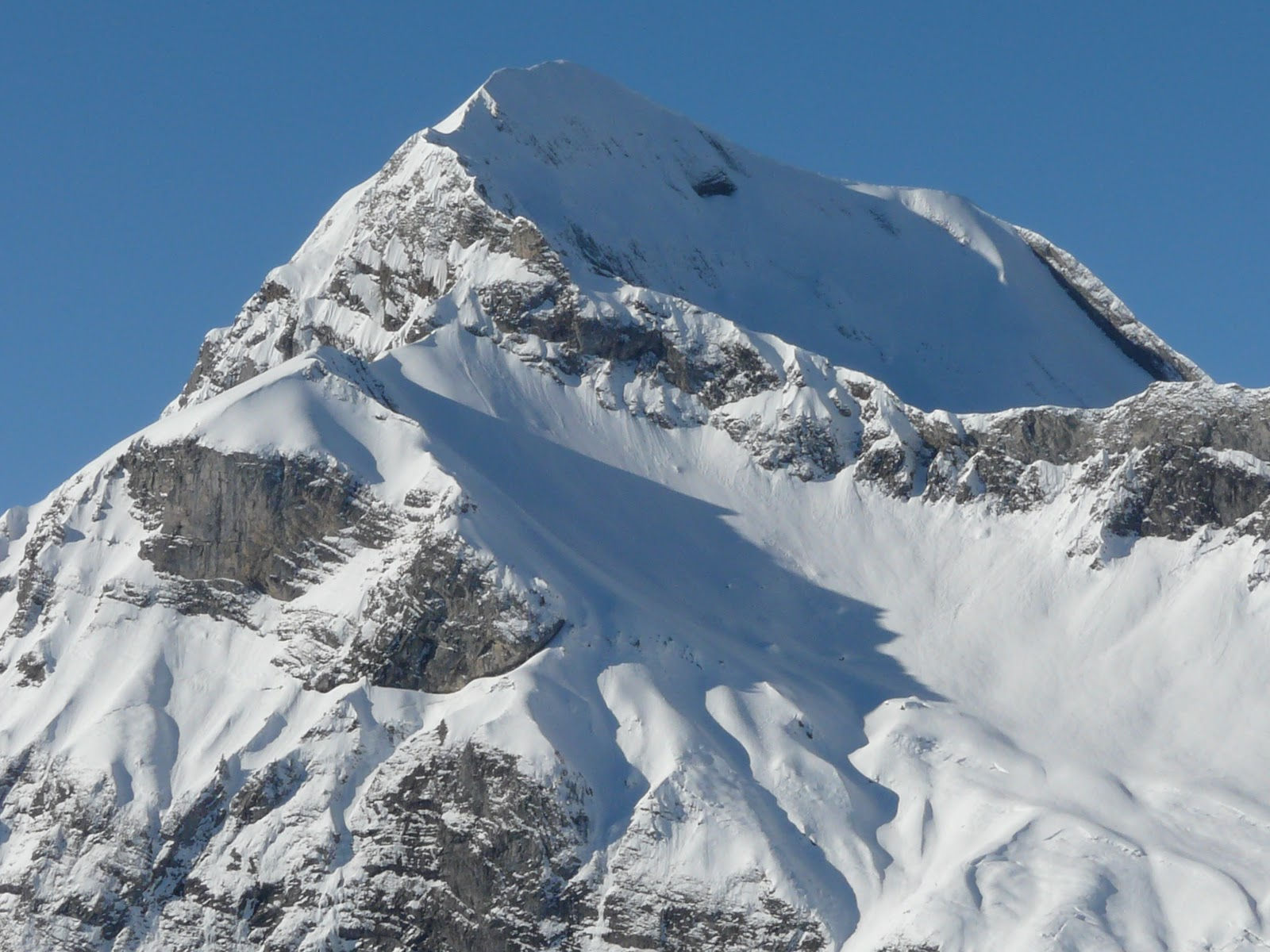 Wallpaper #s-9ES5MBMN-XEVvVNzoH299 Mountain Wallpaper by Vincent Roquier Vicat