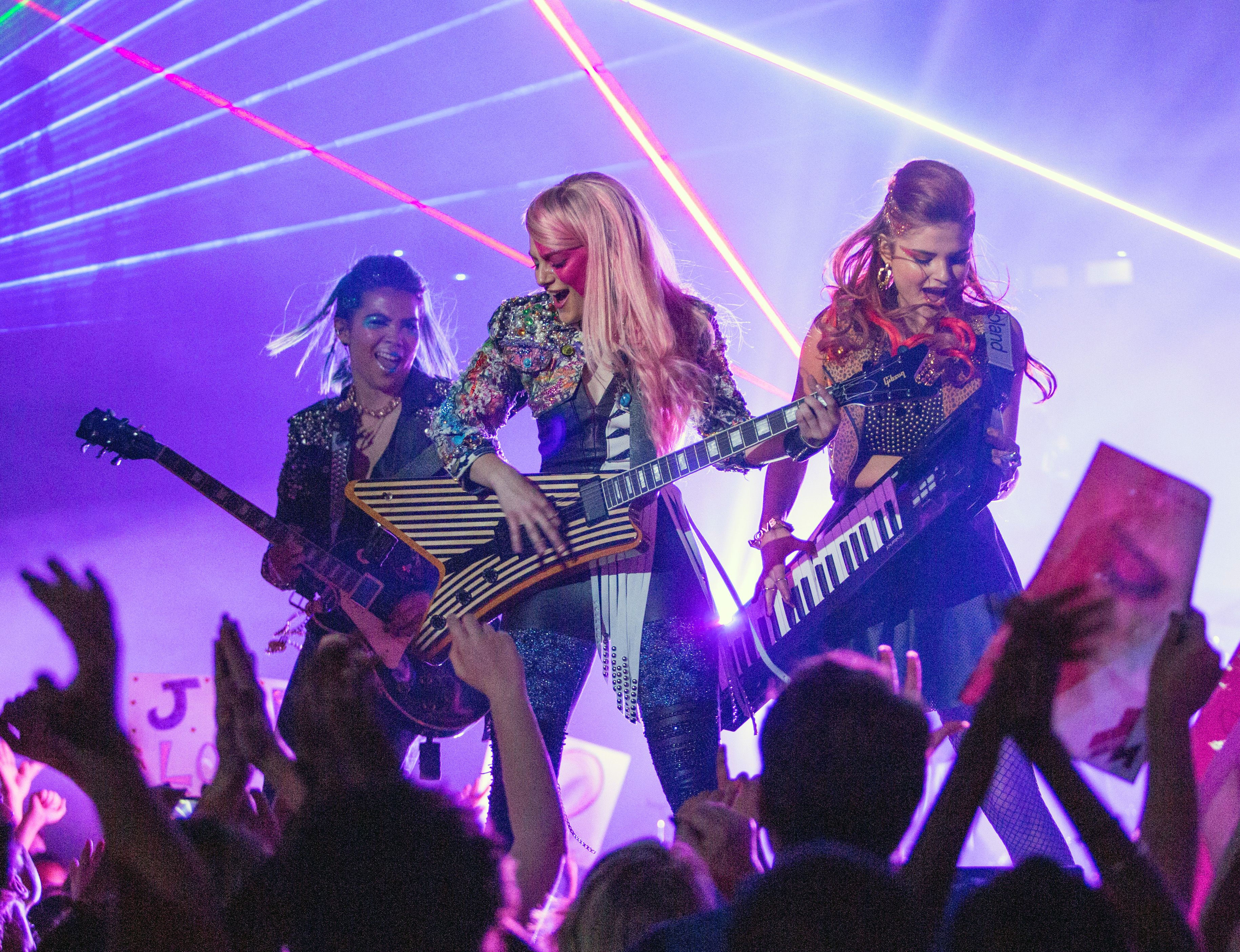 Wallpaper #e9tnMpMB3oUMxGFSkT0z171 Jem and the Holograms Movie 27 Things to Know Collider