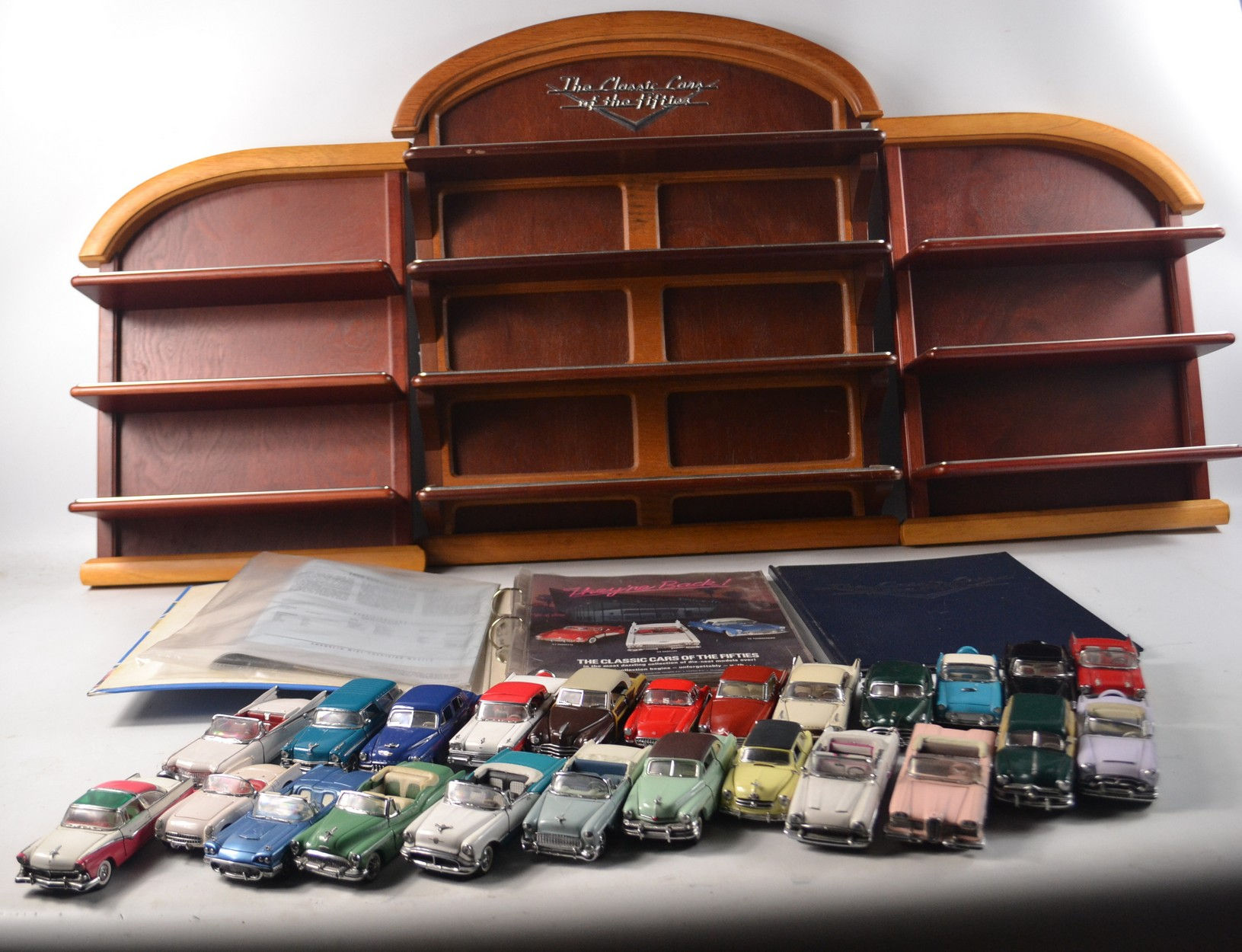 Wallpaper #hRkTOI8BtGB6xQ78Xadk1 Franklin Mint 50s Classic Cars Entire Set 24 Cars 3 Display Shelves
