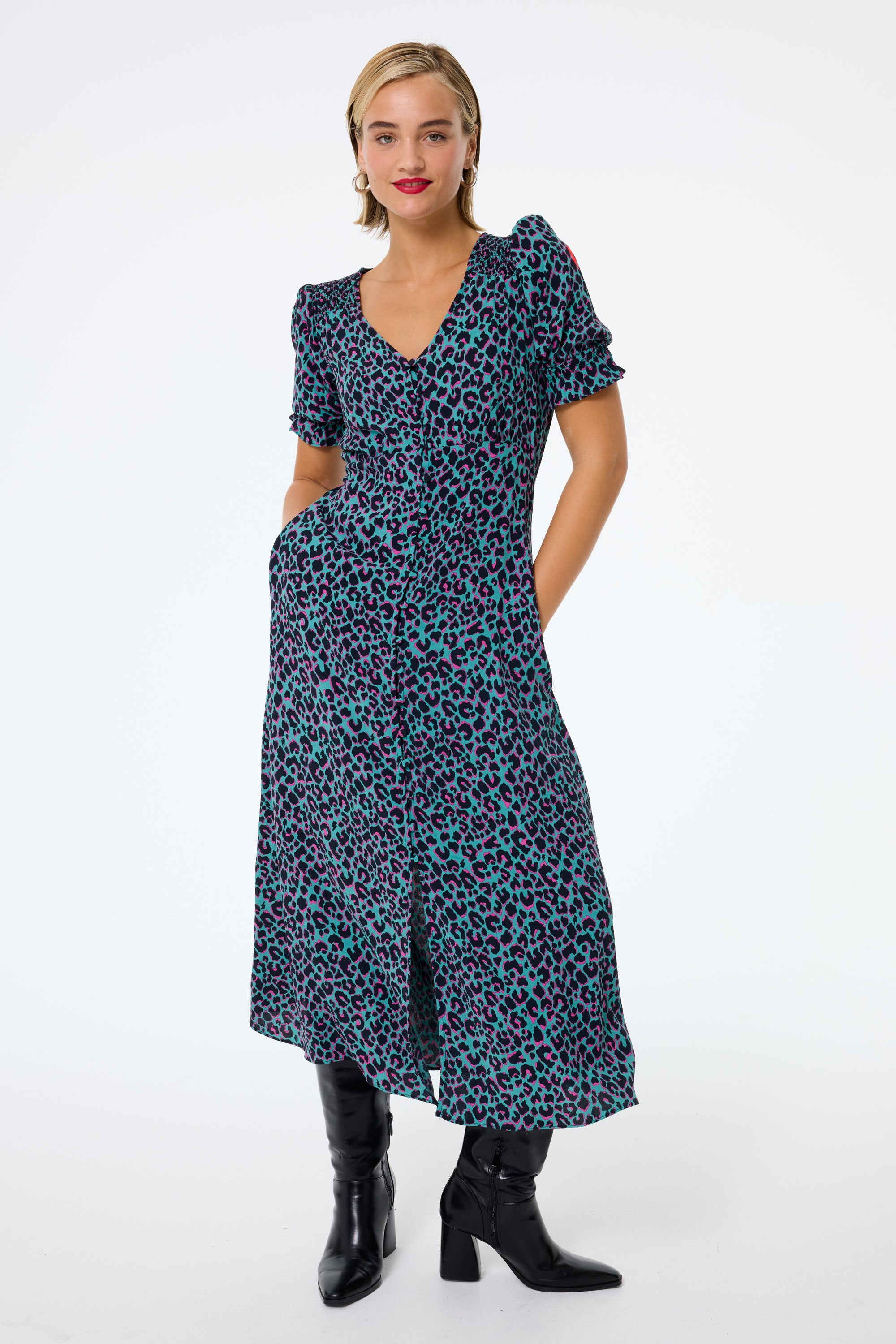 Wallpaper #_blT3pIBJvJKYCmEbwRK515 Khaki with Pink Black Small Shadow Leopard Button Through Midi Dress