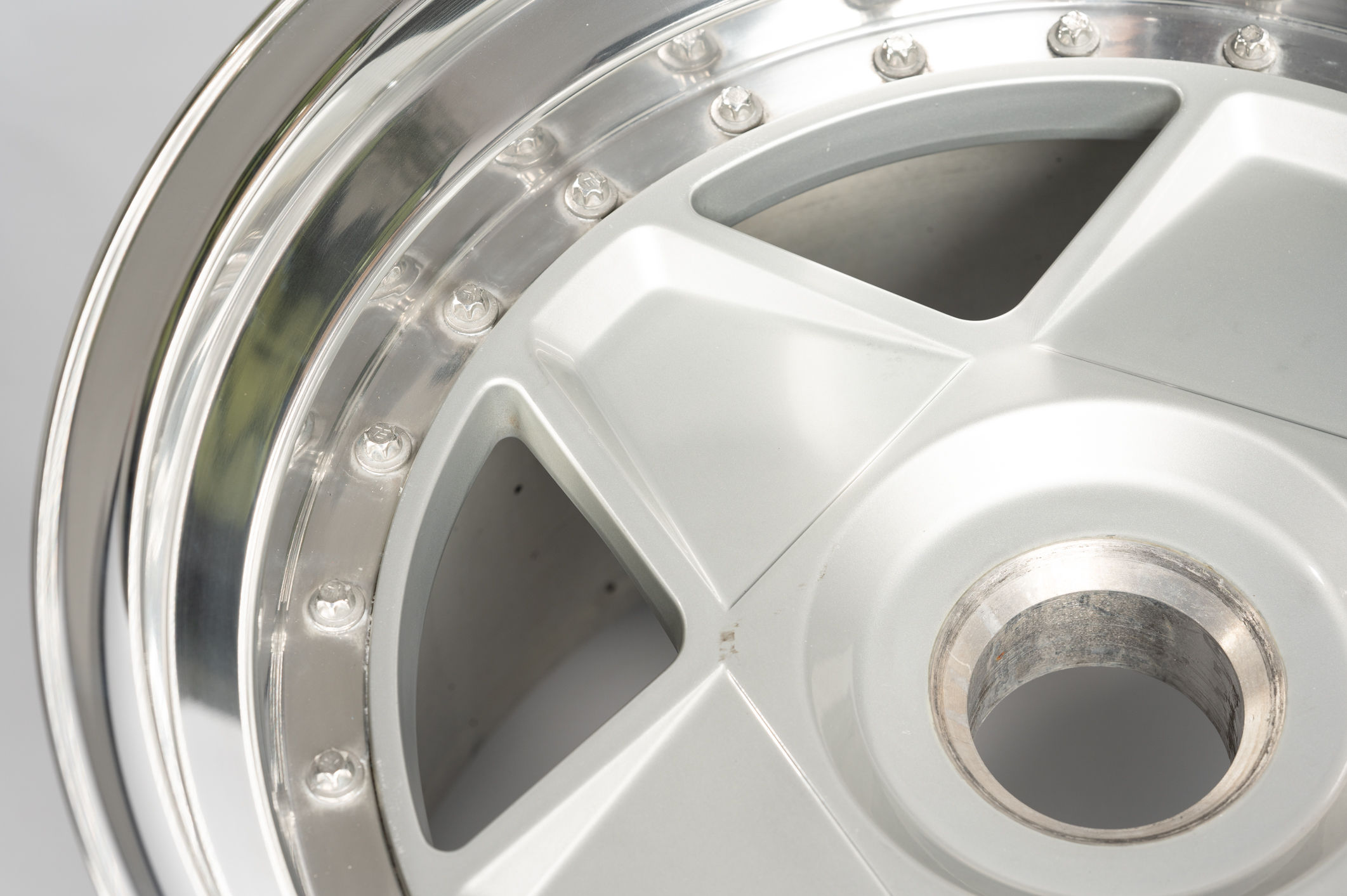 Wallpaper #HXODgo4BFI5NbQksXhk-40 Ferrari F40 Wheels Set of Speedline Alloys