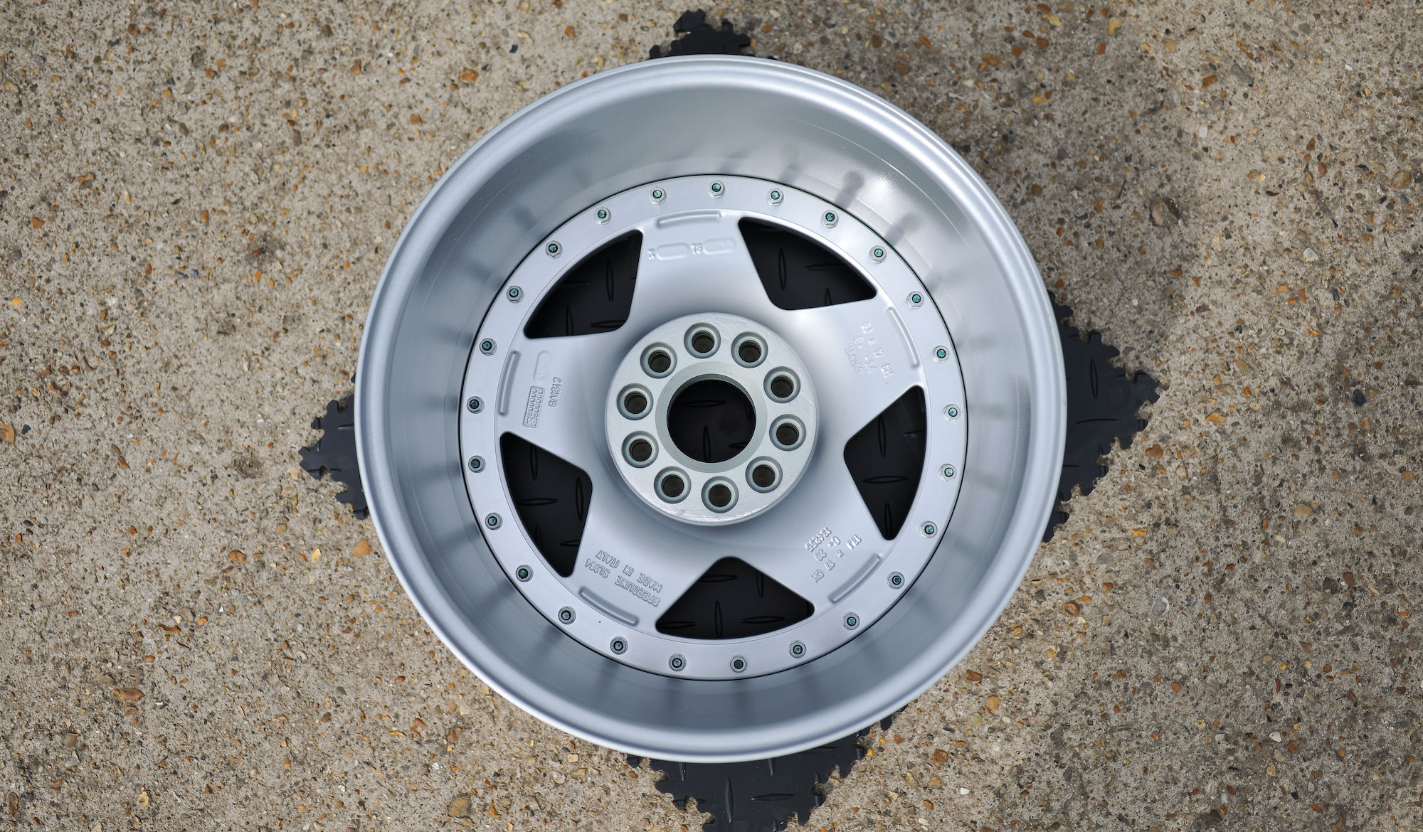 Wallpaper #HXODgo4BFI5NbQksXhk-23 Silver 5-Spoke Wheel with Black Accents