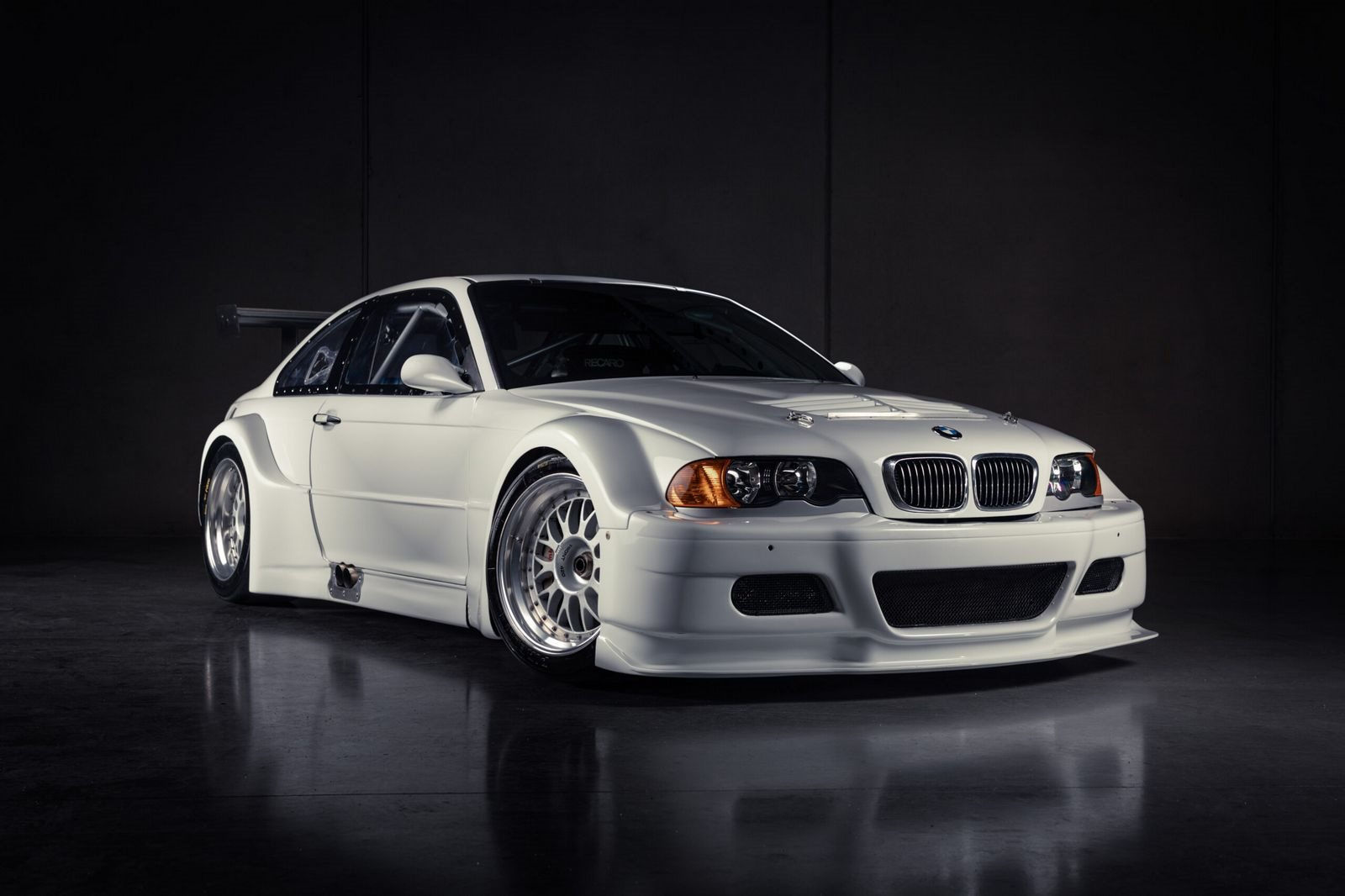 Wallpaper #amfn-JIBSpphPi3-Movo138 Um Raro BMW M3 GTR E46 De Corridas Com Motor V8 Esta a Venda Planetcarsz