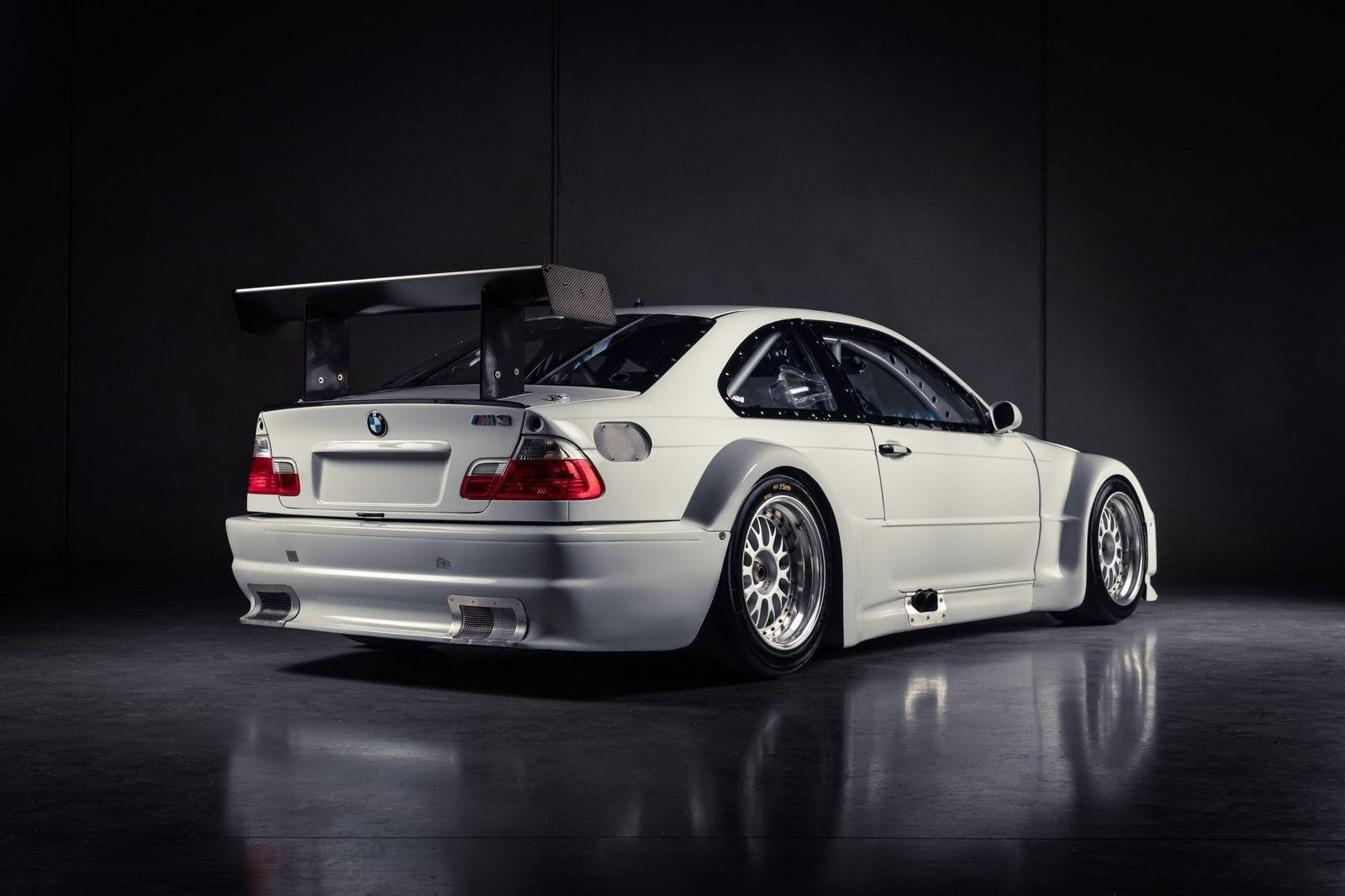 Wallpaper #amfn-JIBSpphPi3-Movo267 Um Raro BMW M3 GTR E46 De Corridas Com Motor V8 Esta a Venda Planetcarsz