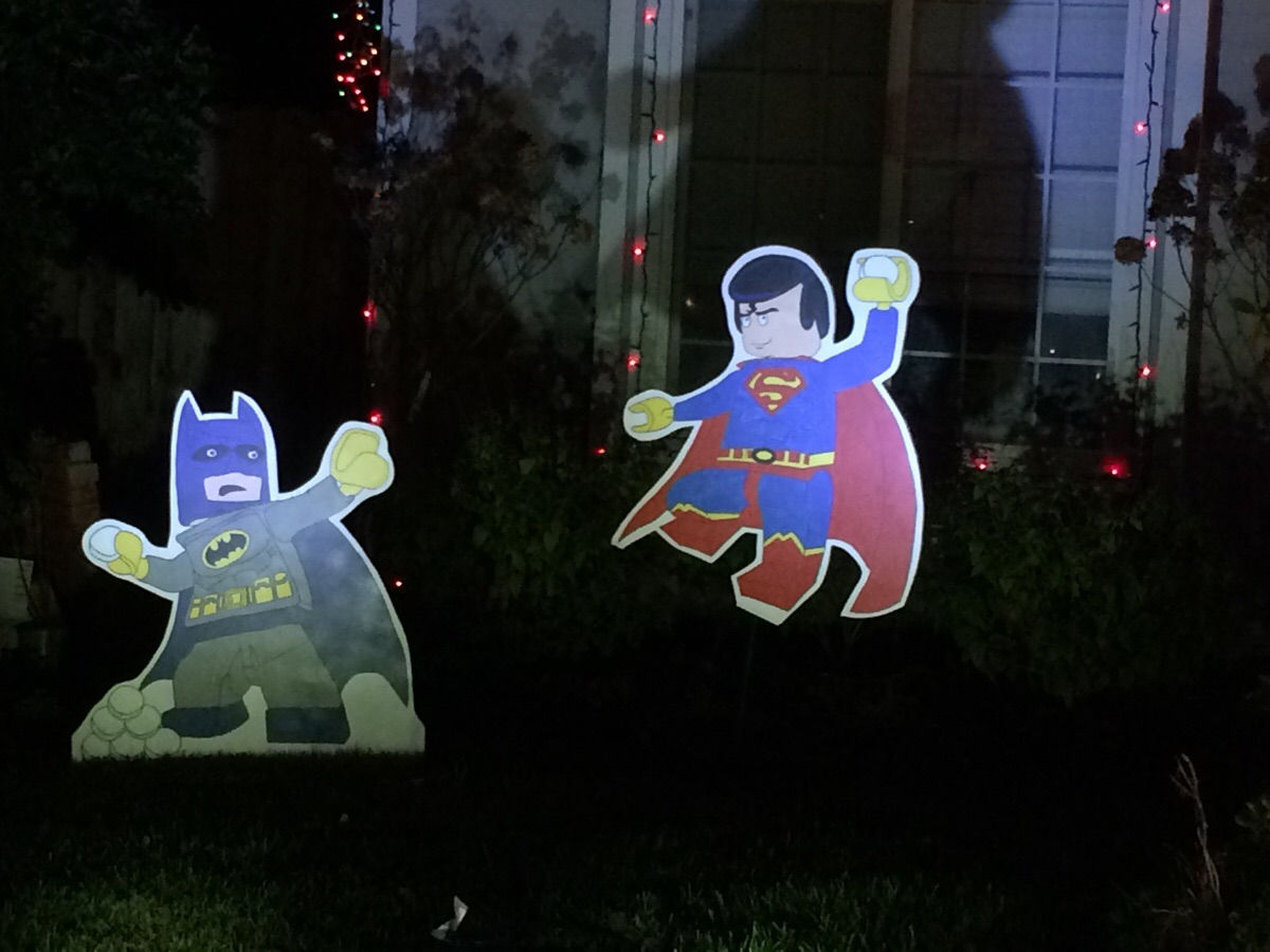 Wallpaper #jBe2PpMBPLD5_VENueA3126 My Husbands Newest Christmas Yard Art Lego Batman vs Superman Rlego