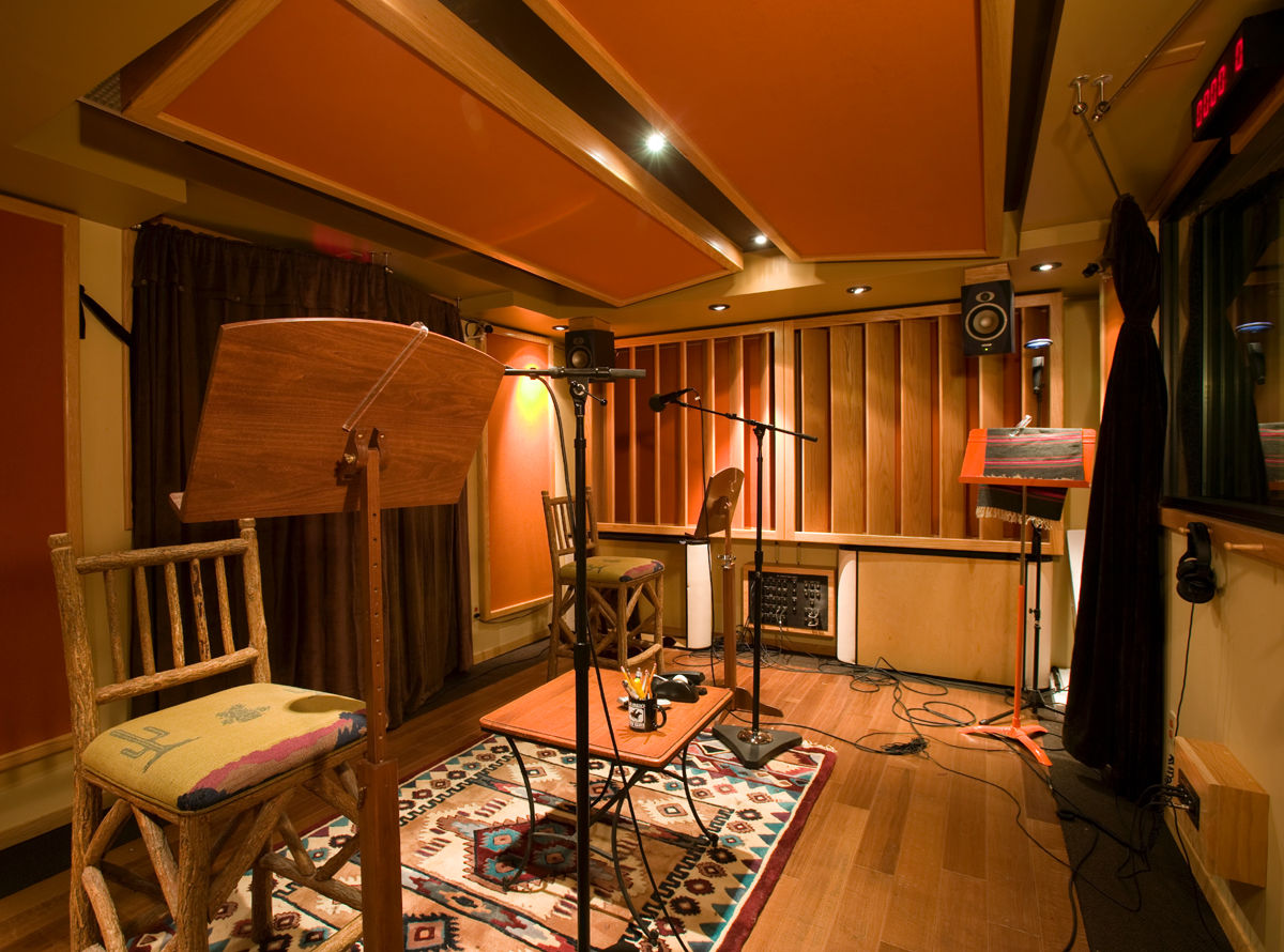 Wallpaper #OmijFpMBSpphPi3-0gzx215 Large Recording Booth for Multi Mic Sessions the Famous Radio Ranch