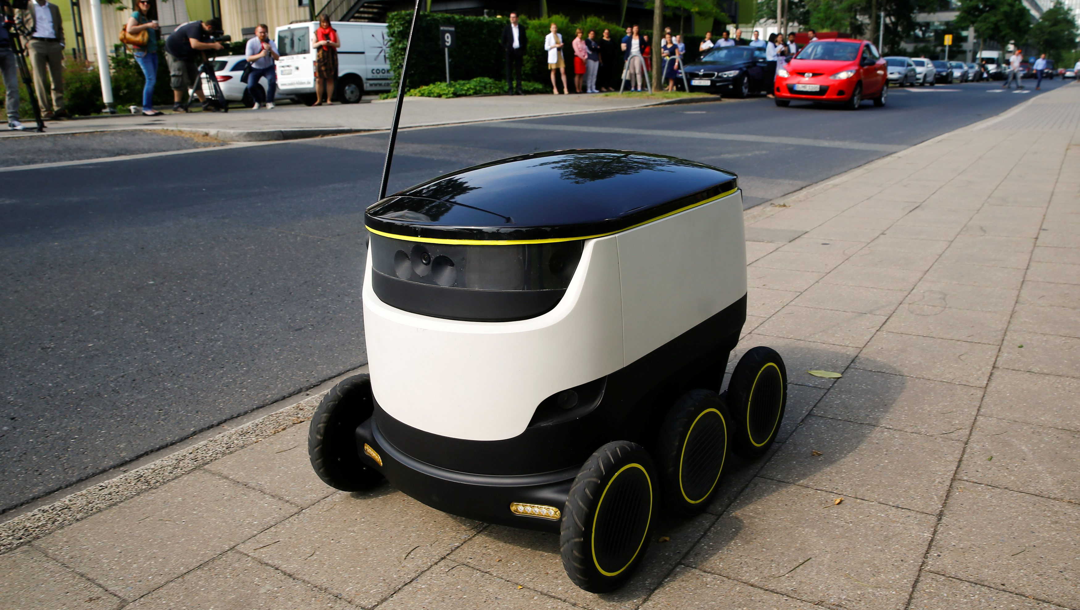 Wallpaper #HWcK_pIBSpphPi3-ZJ54302 Adorable Self Driving Robots Will Start Making Deliveries in Europe
