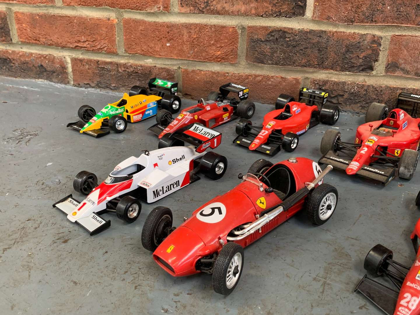 Wallpaper #HGew95IBSpphPi3-v4c4319 Twelve Ferrari Die Cast Model Cars Saturday 1st Sunday 2nd April