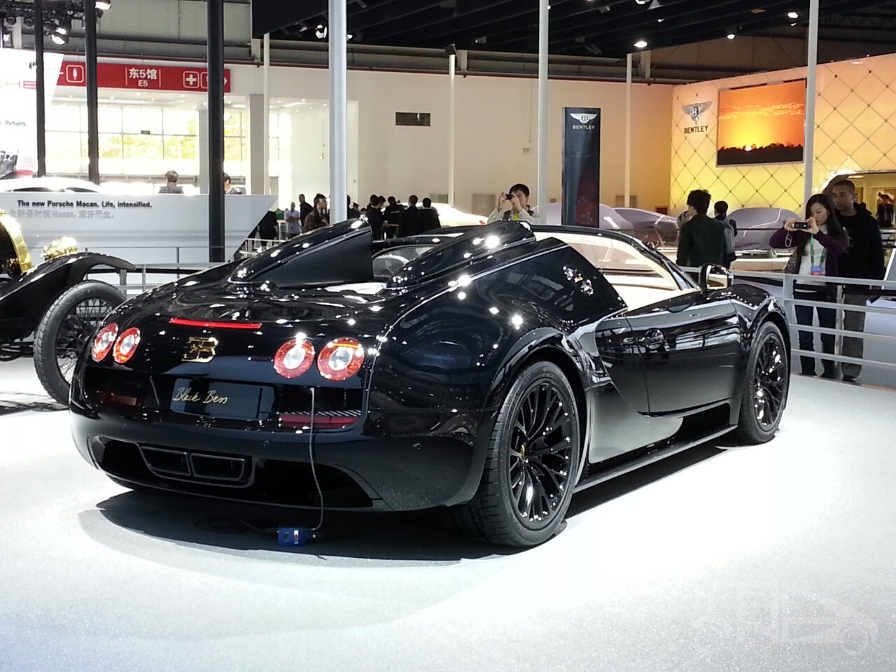 Wallpaper #ImhEGZMBSpphPi3-mhZ2373 Bugatti Veyron Grand Sport Vitesse Black Bess Beijing Live