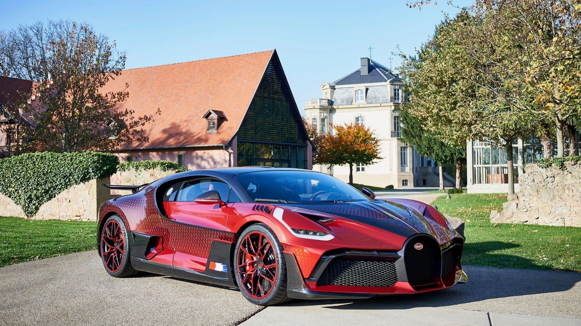 Wallpaper #LmhFGZMBSpphPi3-hRYl98 One Off Bugatti Divo Lady Bug Took Two Years to Create