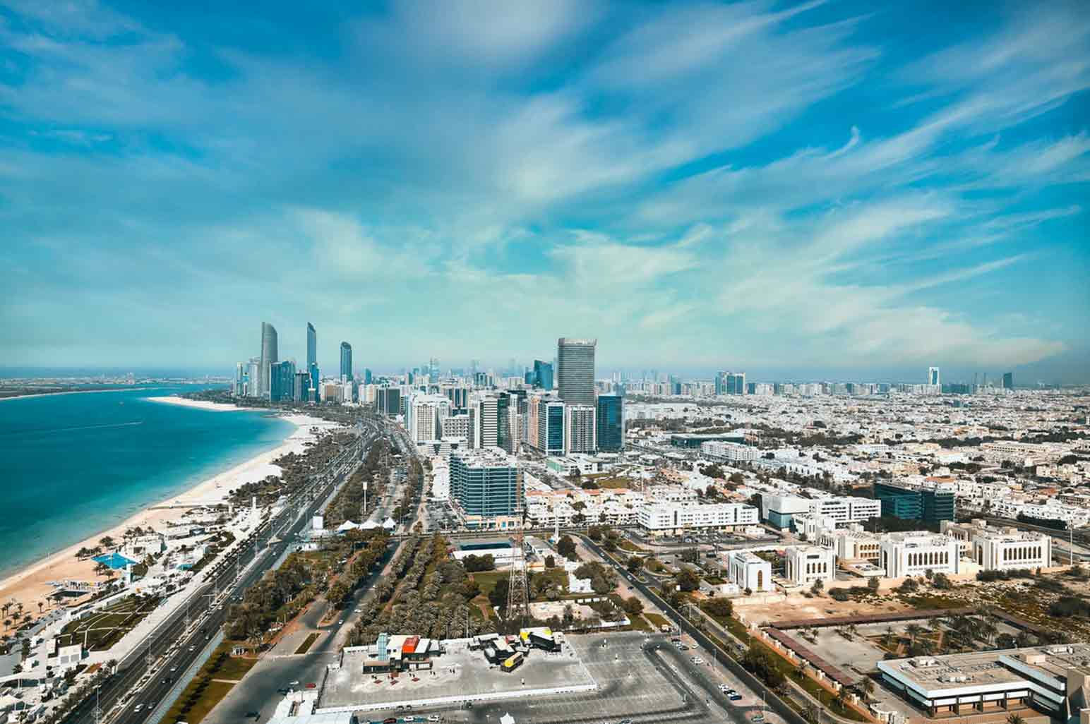 Wallpaper #7n3a844Bnwiau_P6jg1H11 10 Best Places to Visit in Abu Dhabi for First Time Travelers