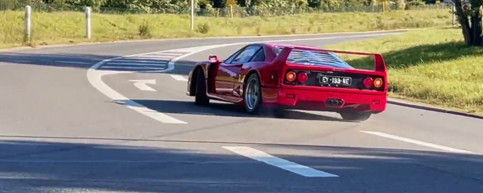 Wallpaper #fWjqHJMBSpphPi3-BySi25 Ferrari F40 in Drifting in Un Video Pov Da Youtube Motorbox
