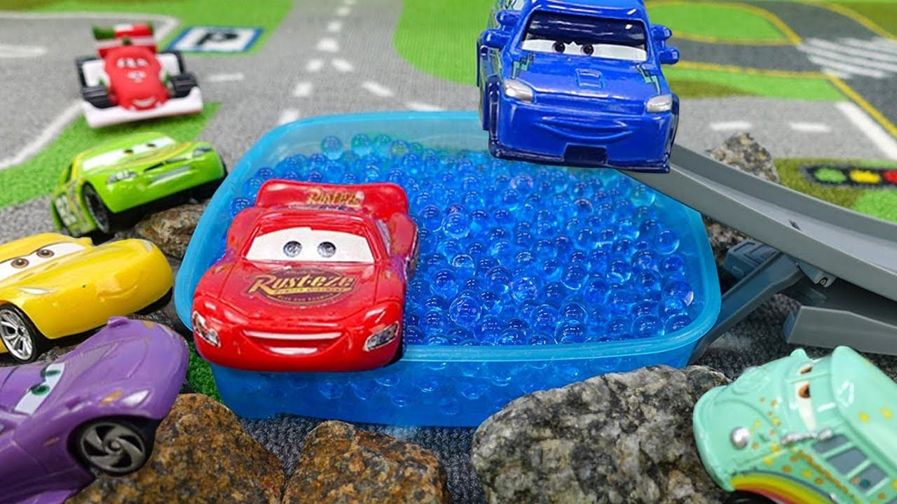 Wallpaper #a7iT25IBJvJKYCmEwfcI272 Lightning Mcqueen Toys Prepares for Races Toy Cars Videos for Kids