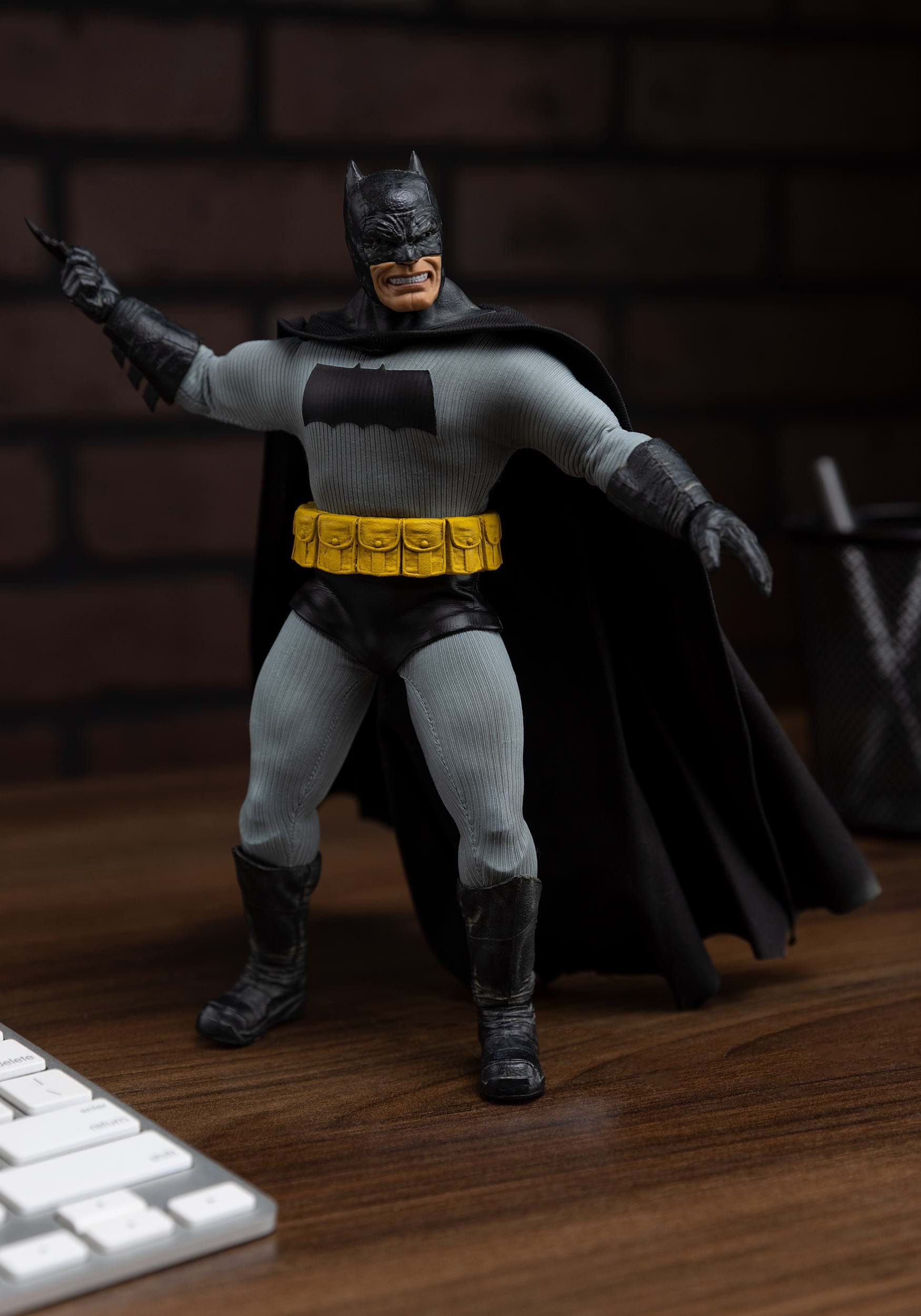 Wallpaper #e-pIVpMBlwTYPL18yQ8_102 Dark Knight Returns Beast Kingdom Dynamic 8 Action Figure