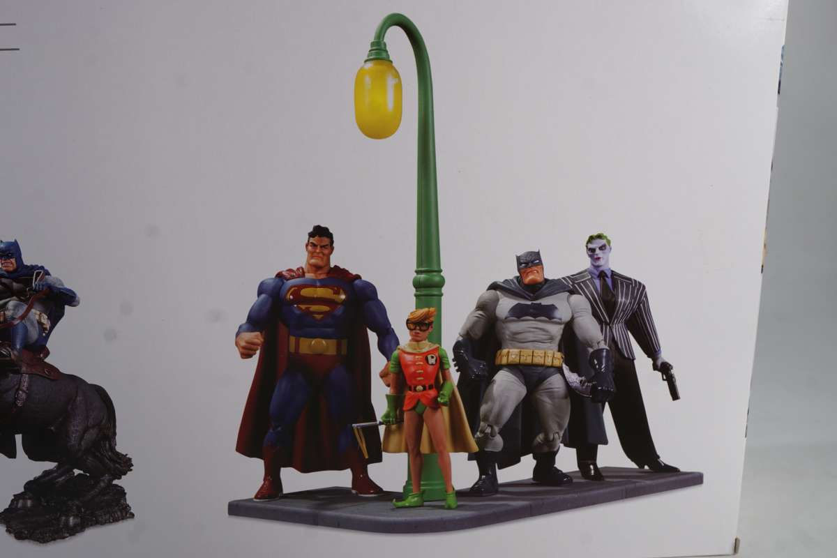 Wallpaper #e-pIVpMBlwTYPL18yQ8_110 Mistercolleco DC Collectibles Batman Dark Knight Returns Action Figur