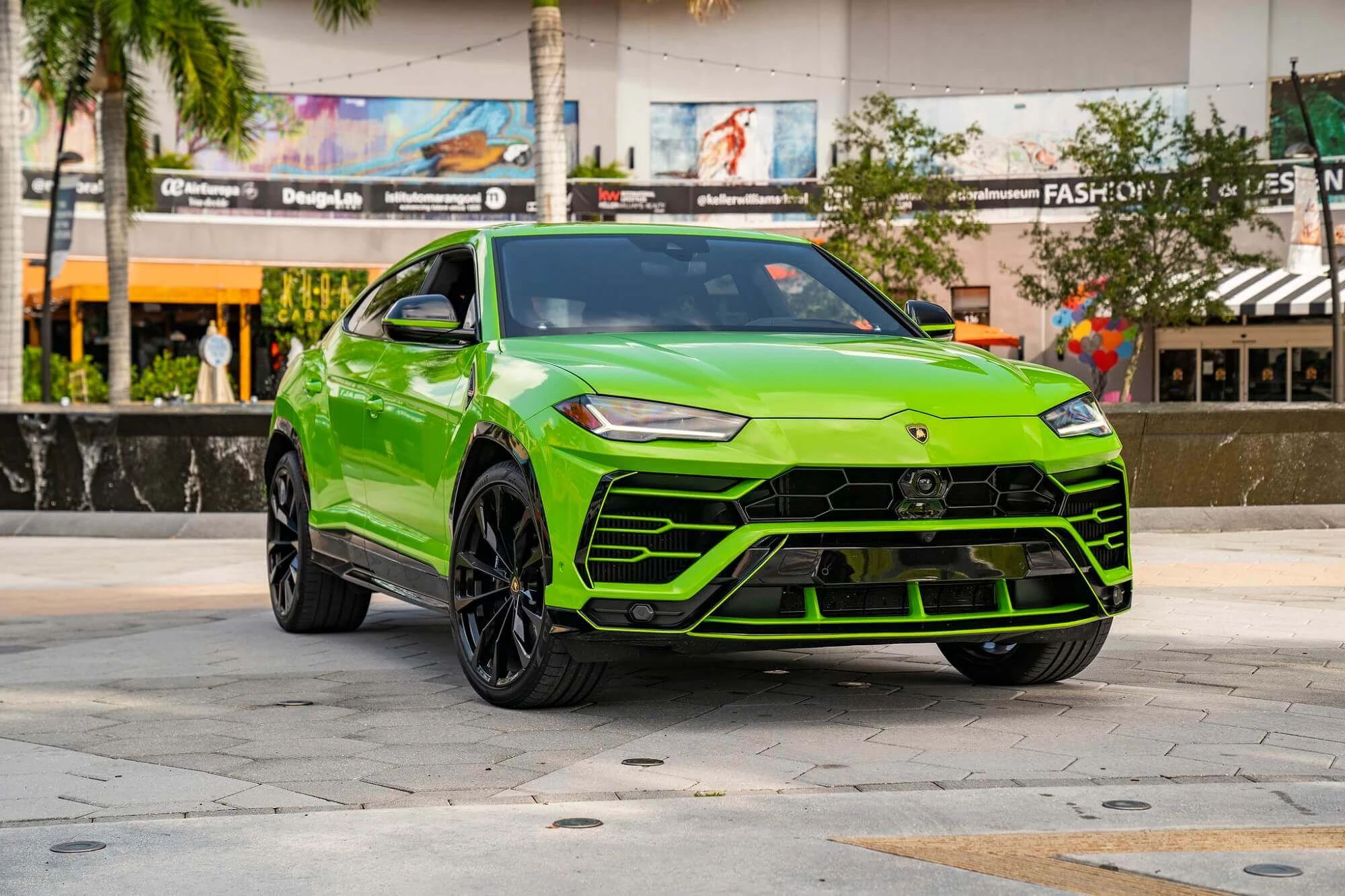 Wallpaper #Emcb-ZIBSpphPi3-uYzd257 Lamborghini Urus Green Huren in Dubai Sportwagens Octane Luxury Car