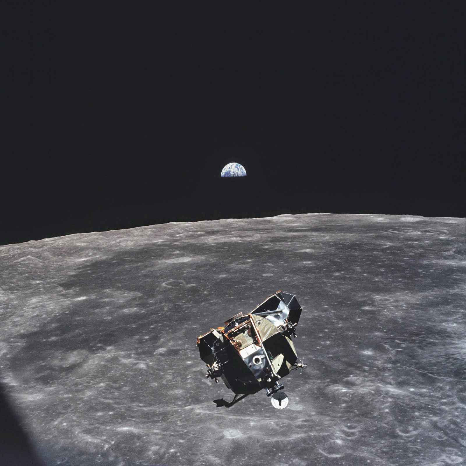 Wallpaper #e2eE_JIBSpphPi3-ZZiW222 Le 20 Juillet 1969 Michael Collins Ne Marchait Pas Sur La Lune