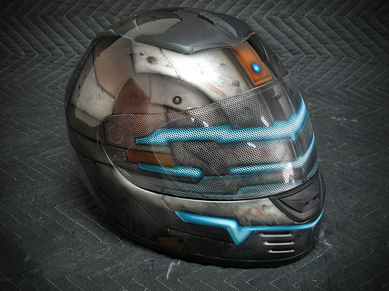 Wallpaper #2BGgM5MBXrlMTfB5u0qk191 Dead Space Motorcycle Helmet is a Work of Art