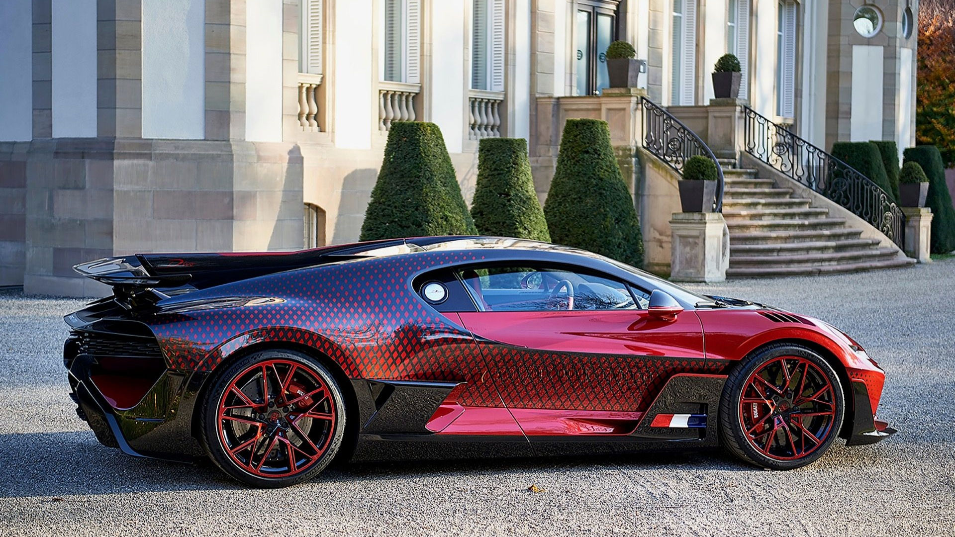 Wallpaper #3wO2ZpMBpyOg8YnEs9vY216 One Off Bugatti Divo Lady Bug Took Two Years to Create
