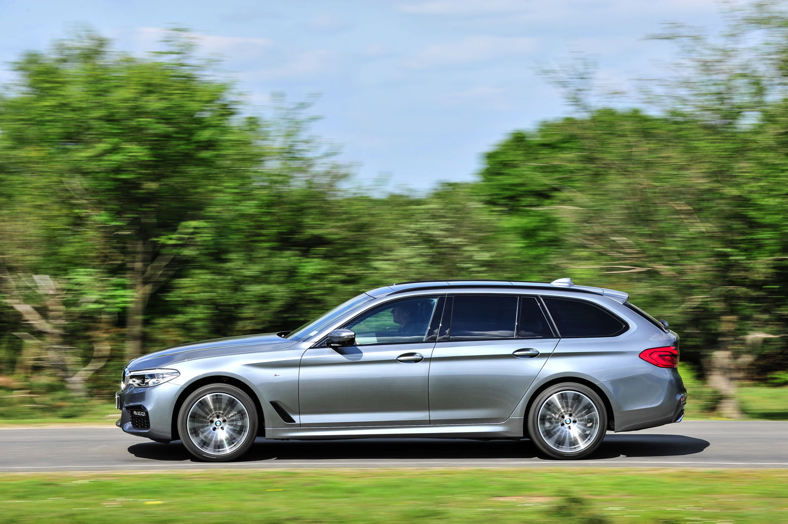 Wallpaper #m0JkPZMBOBpx0NhmnsTr15 2017 Geneva Motor Show BMW 5 Series Touring