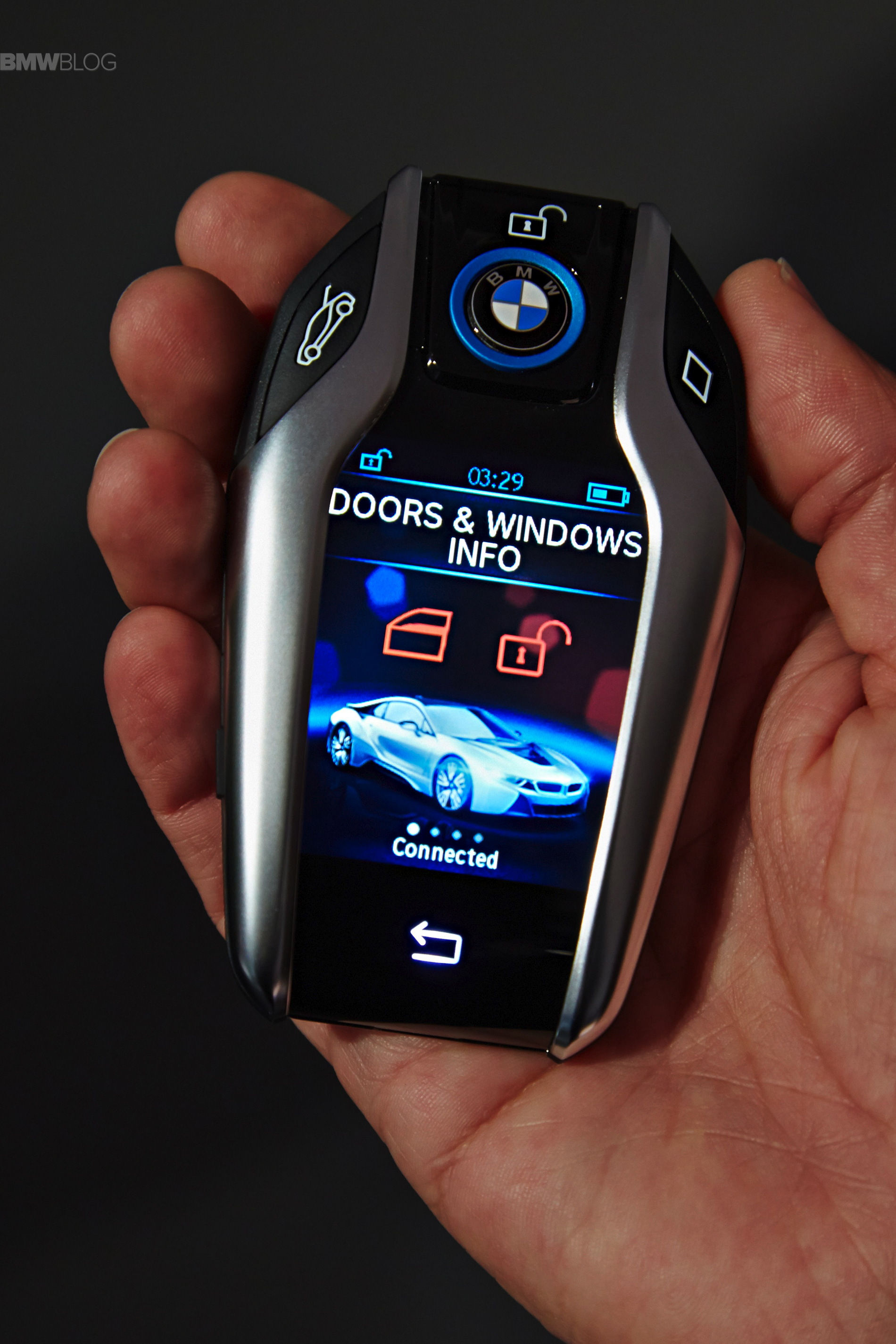 Wallpaper #Z2dS8JIBSpphPi3-FGYz50 BMW Introduces the Key Fob with Touchscreen Display