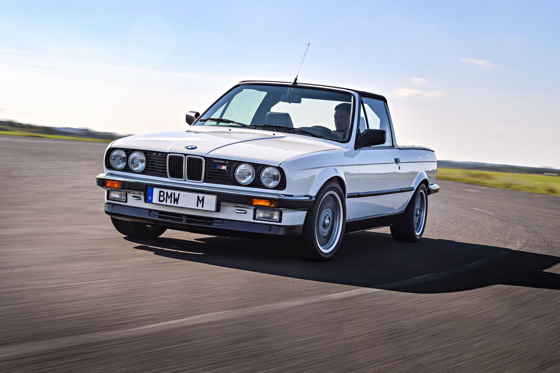 Wallpaper #VnT0wo4B_8f4nGFaOG-O4 BMW Actually Built Two M3 Pickup Trucks