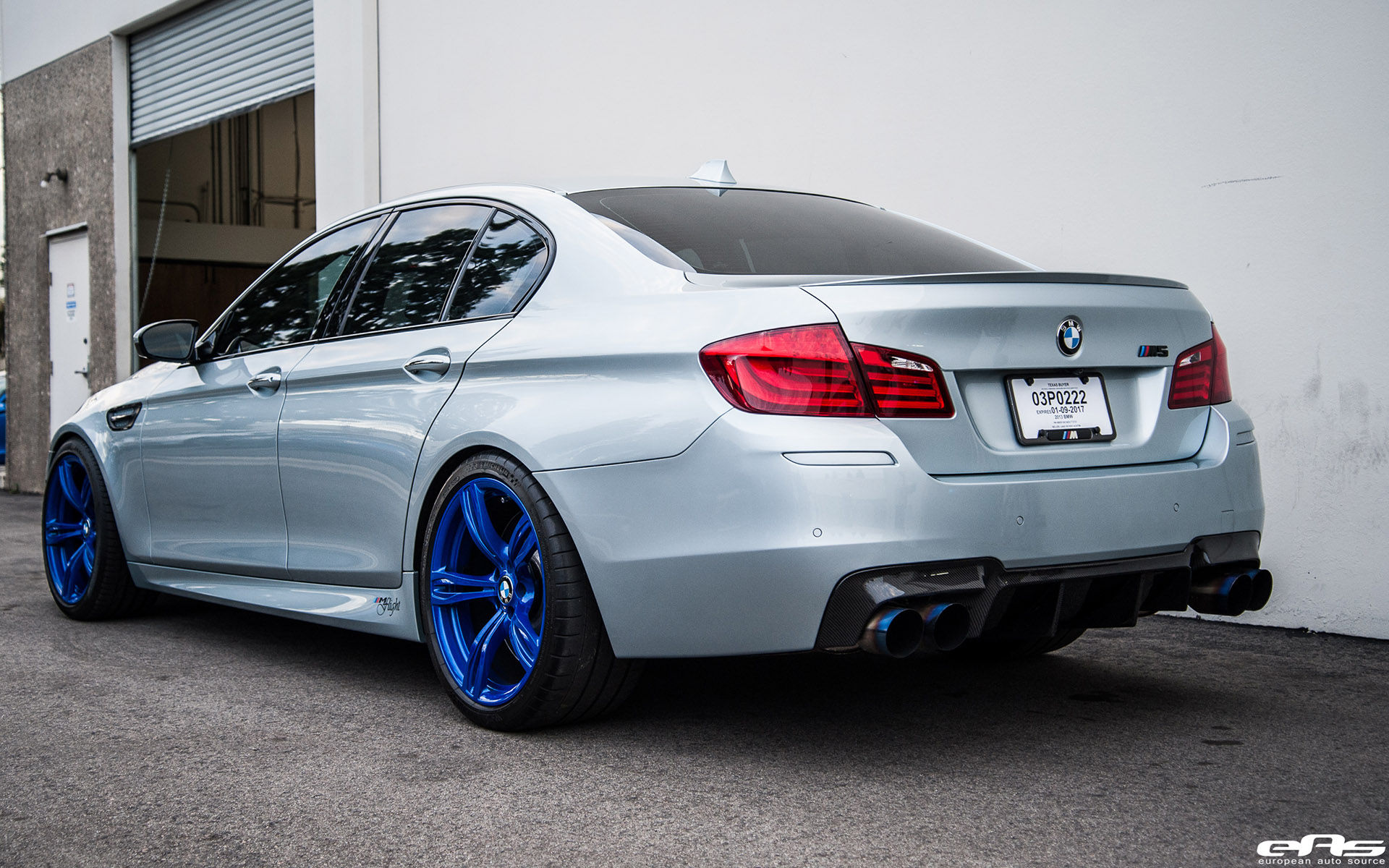 Wallpaper #WmhFGpMBSpphPi3-mBus55 Silverstone BMW M5 with Blue Wheels a Custom Exhaust Installed