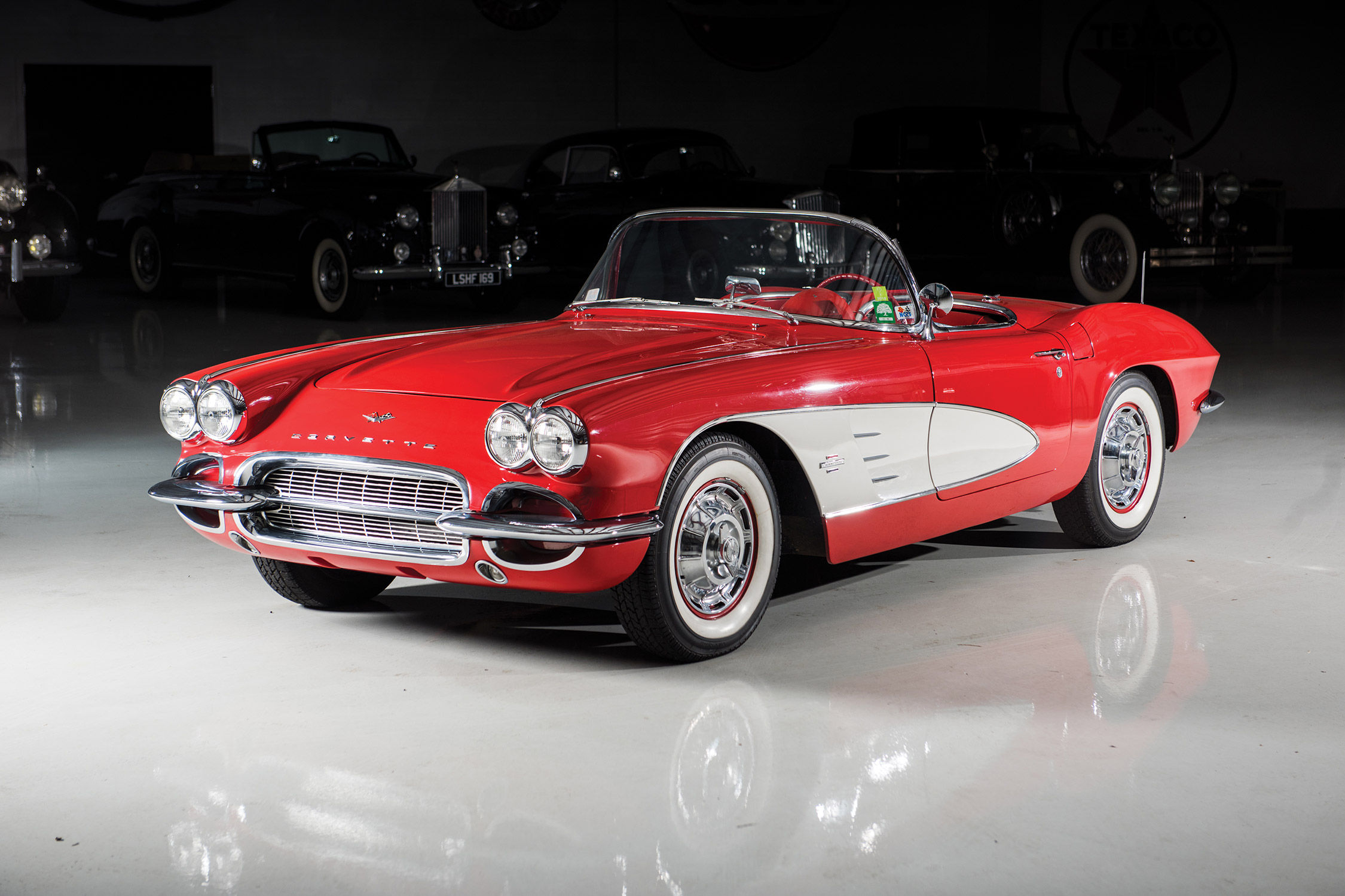 Wallpaper #ZSxtSpMB0E1QgA7wq_Y90 Photo Chevrolet Corvette C1 46 Small Block V8 283ci Cabriolet 1961