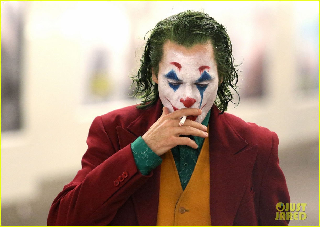 Wallpaper #rGjeF5MBSpphPi3-xxDo555 Joaquin Phoenixs Joker Casually Walks Through Nyc Subway in Full Clown