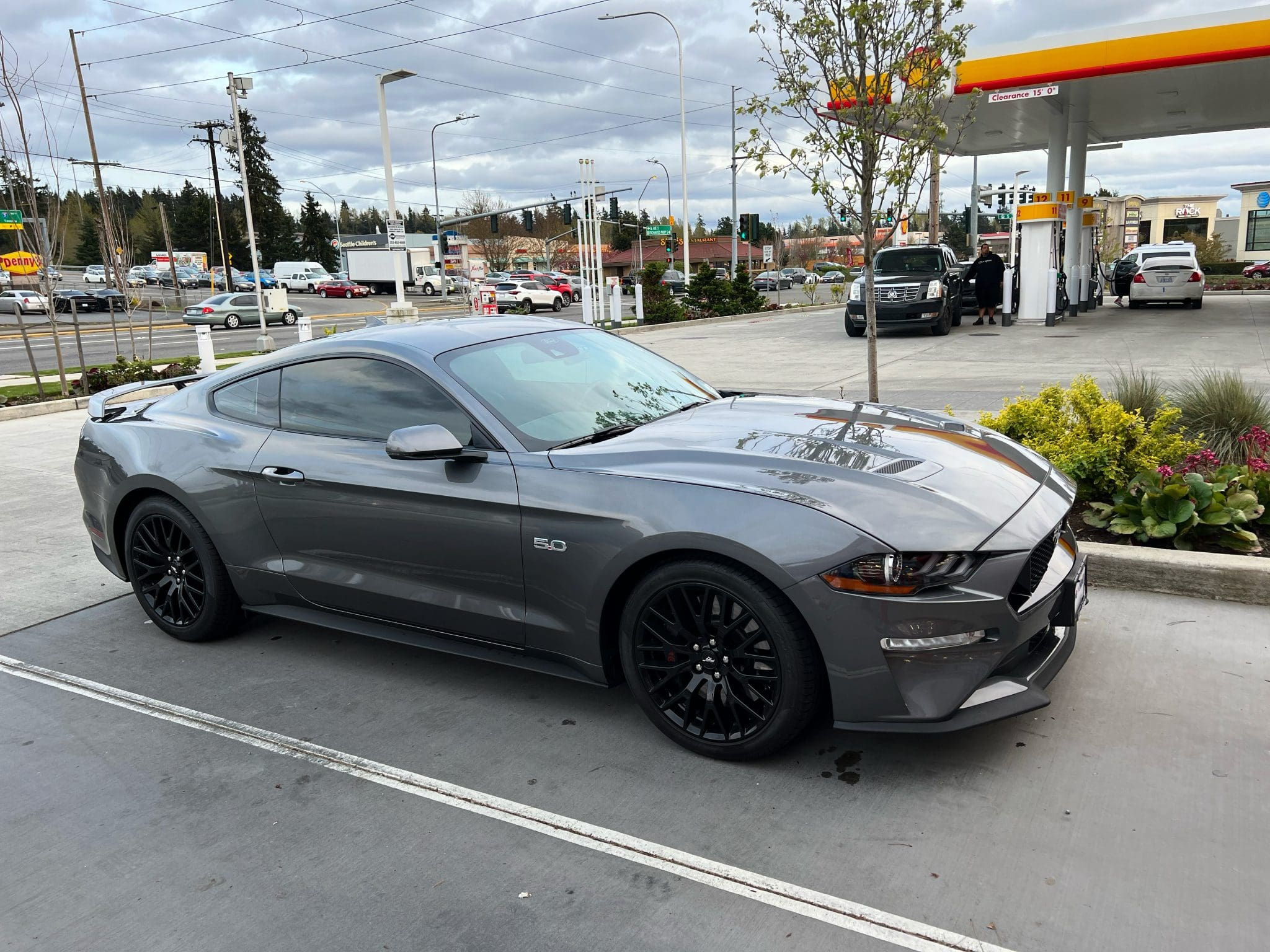 Wallpaper #q4IoQJMB0GiFKesMV8Cc74 Carbonized Gray 2022 Ford Mustang