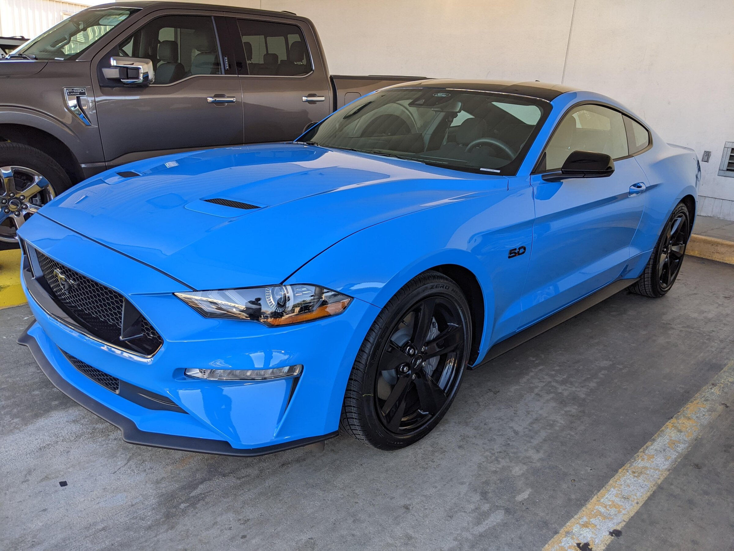 Wallpaper #vnelJpMB-pgBXx607aJn38 Grabber Blue 2022 Ford Mustang