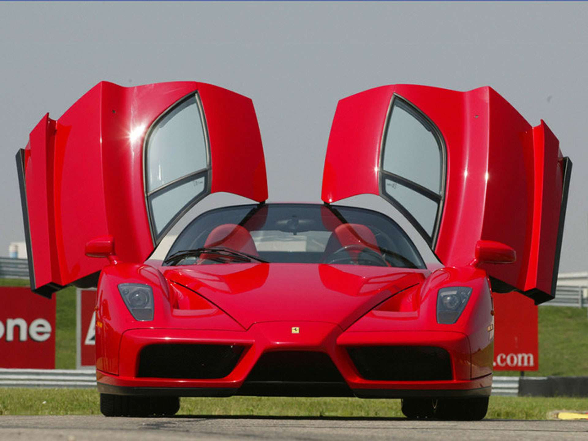 Wallpaper #ePTLOZMBKFX8bn3rZ3fq15 Ferrari Enzo vs Ferrari Laferrari Ladedrucknet