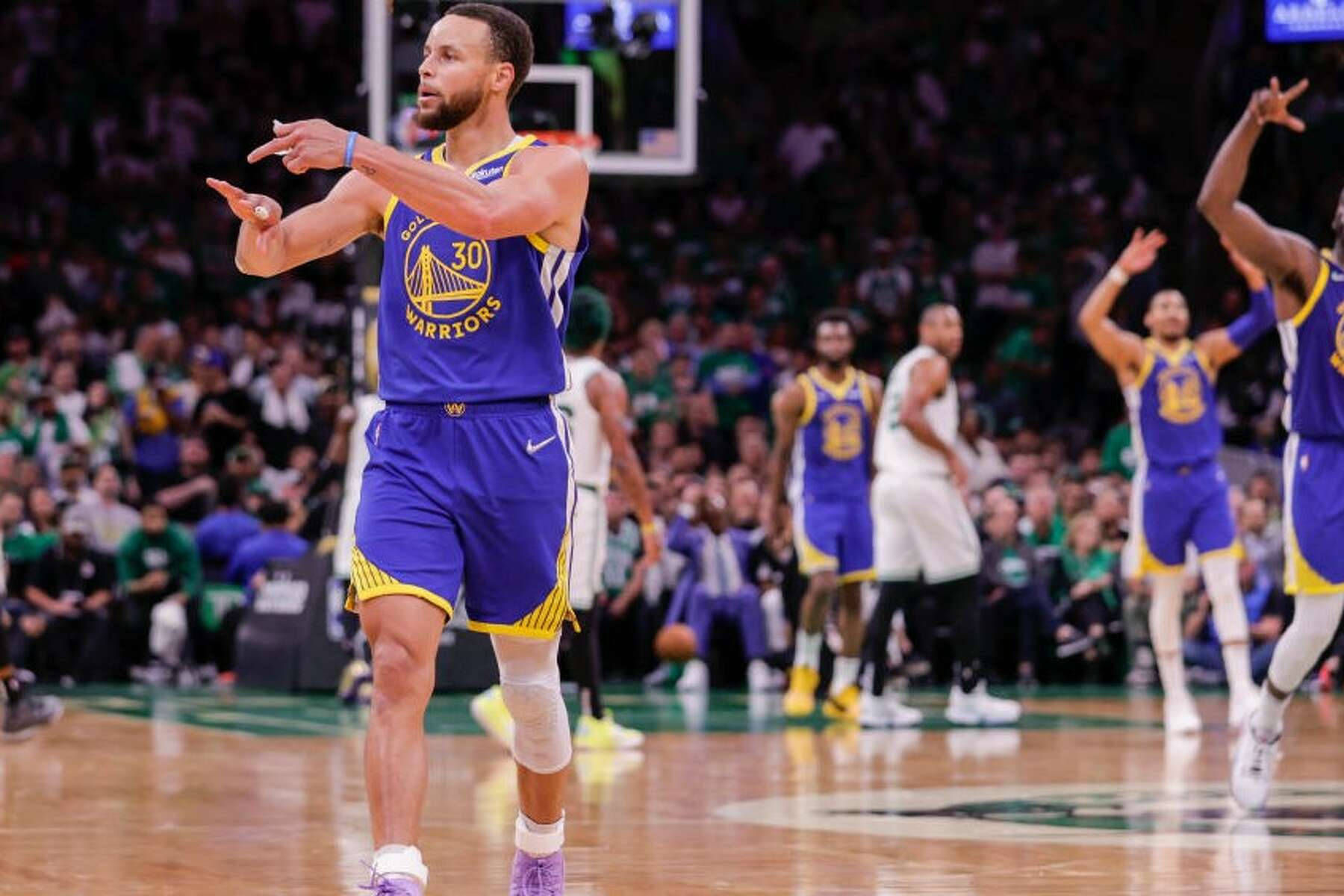 Wallpaper #lQCY6o4BSdW8dNoubQ-u36 Download Steph Curry Pointing at Ring Finger Wallpaper Wallpaperscom