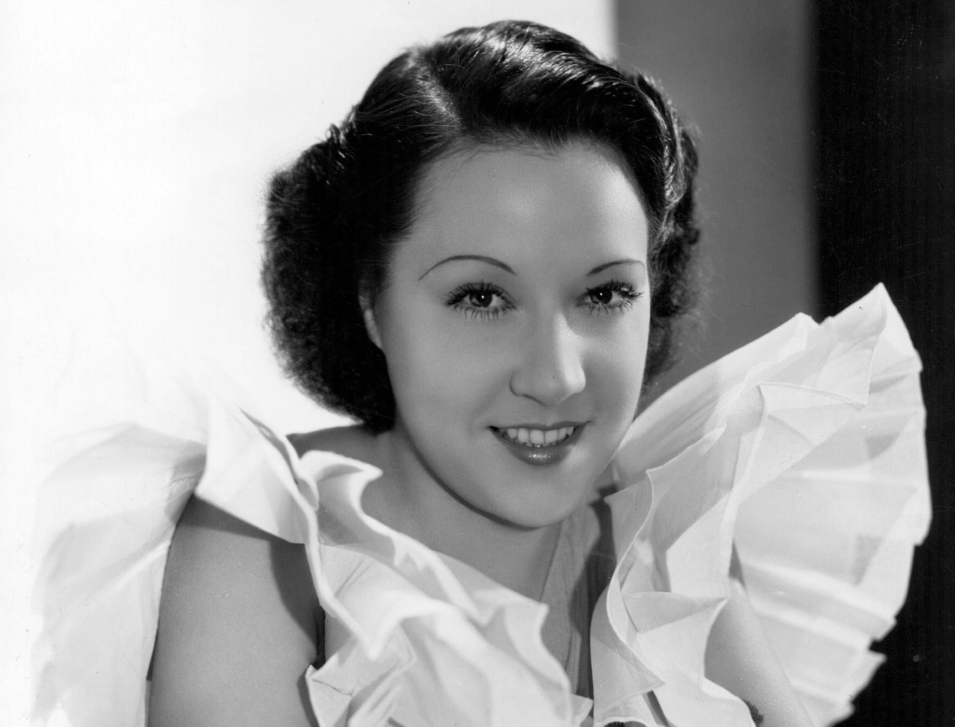 Wallpaper #zWdqCZMBSpphPi3-2s_N312 Download Actress Ethel Merman in White Ruffles Dress Wallpaper