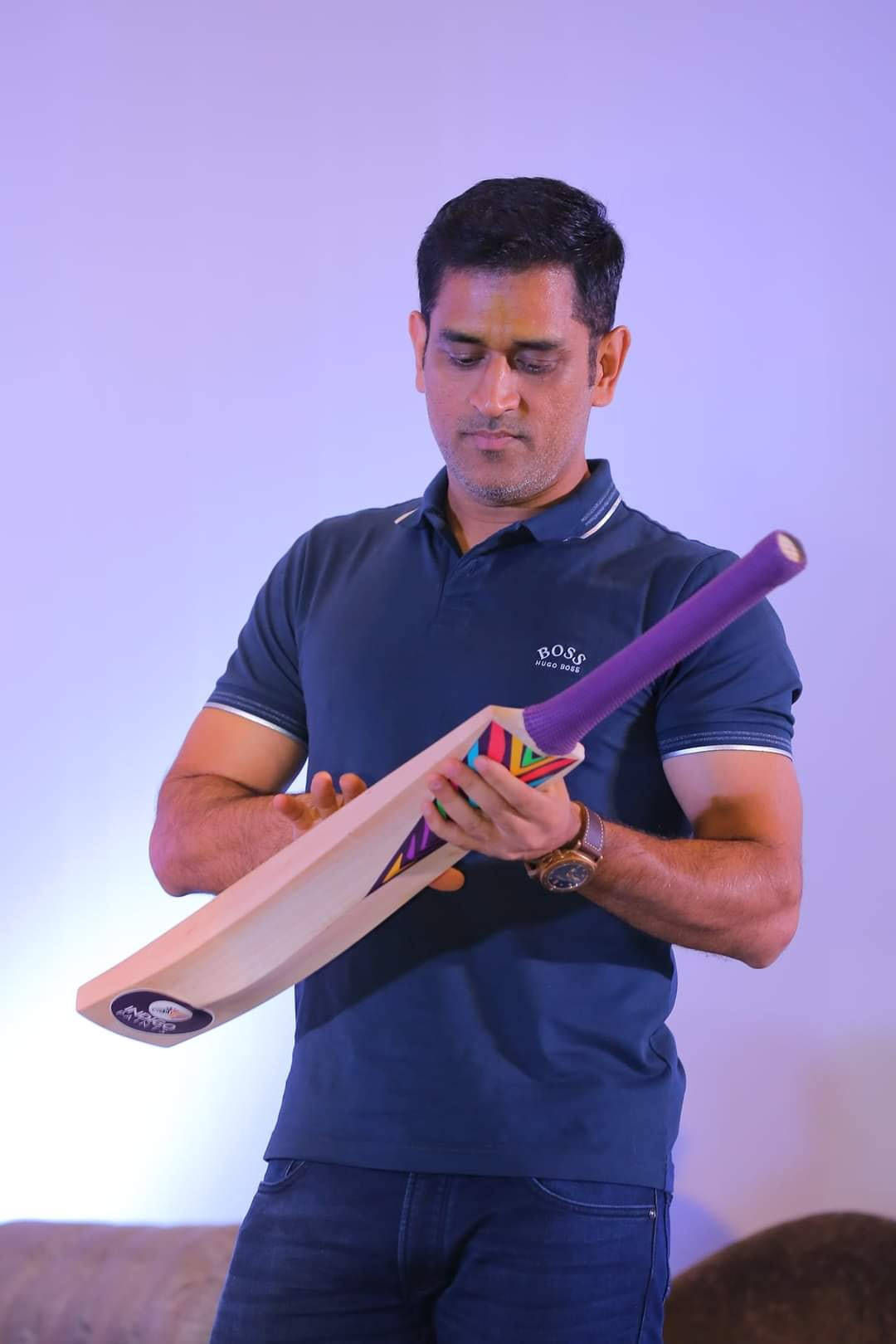 Wallpaper #2CyqSZMB0E1QgA7w2fMq335 Download Msd Holding Cricket Bat Wallpaper Wallpaperscom