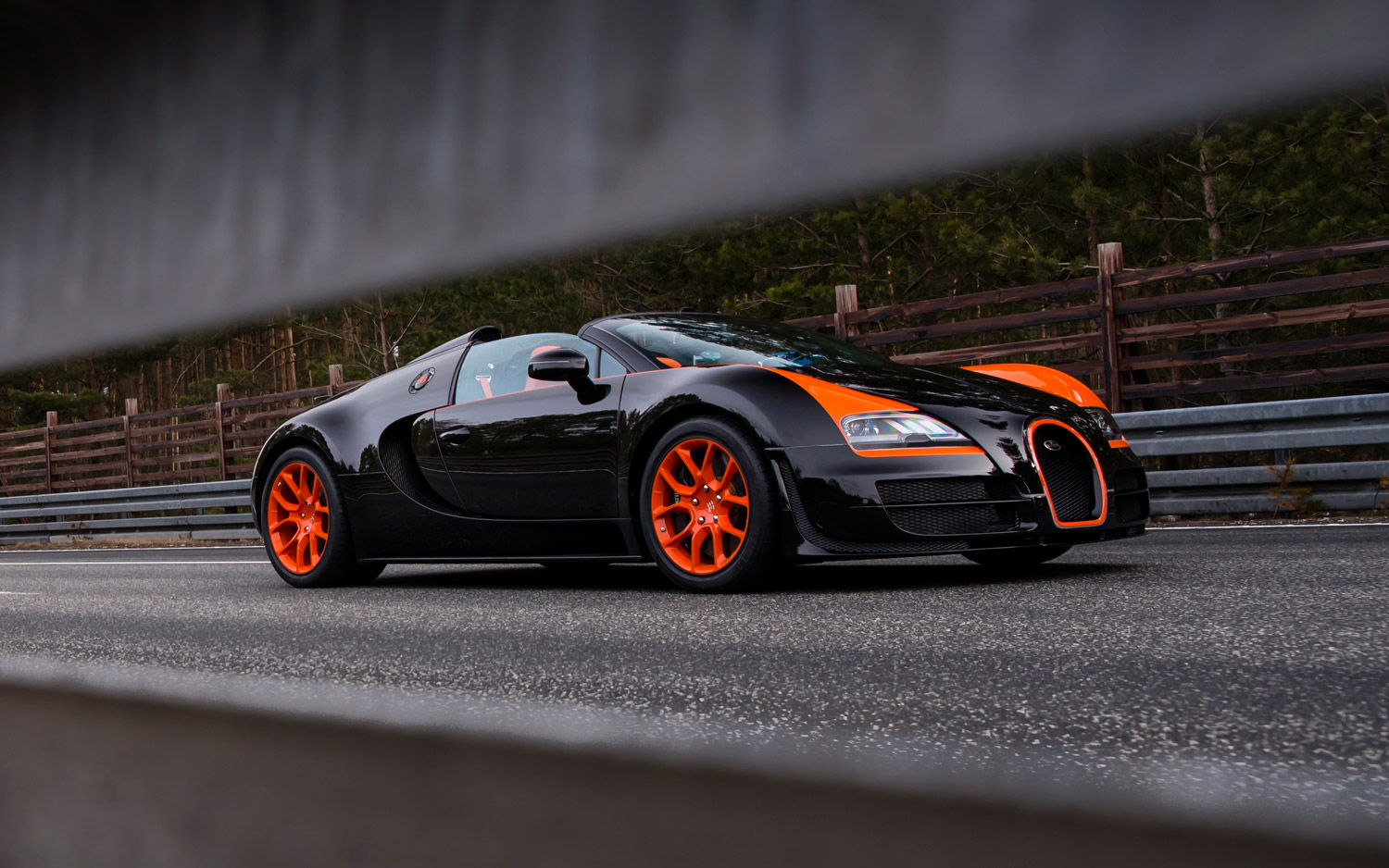 Wallpaper #Z1hnNJMBzN9vxX34lDyA63 Bugatti Veyron 164 Grand Sport Vitesse Takes Convertible Top Speed Crown