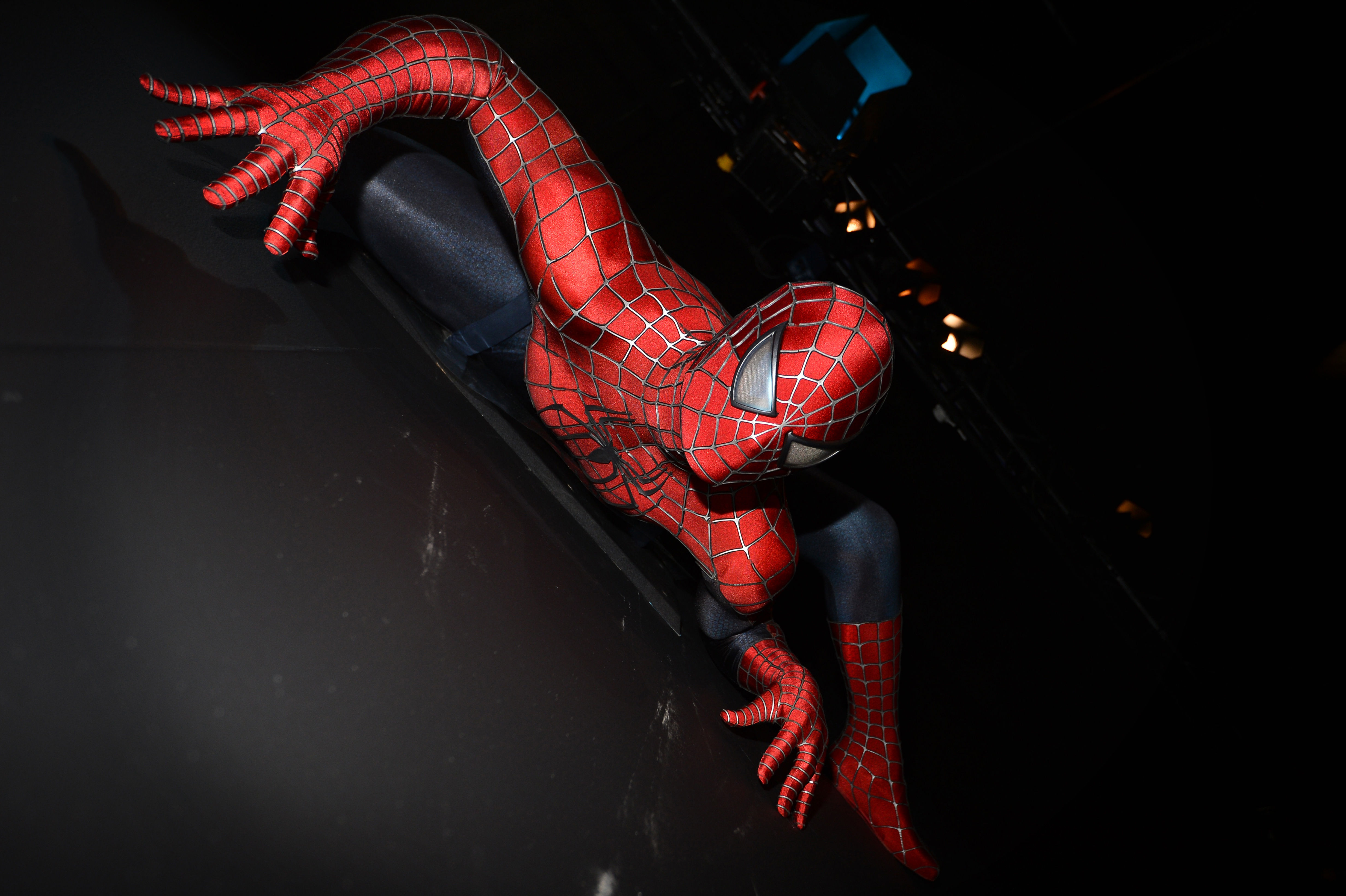 Wallpaper #jX0C9Y4Bnwiau_P6hxEN0 2560x1440 Spiderman Crawling on the Wall 1440p Resolution HD 4K