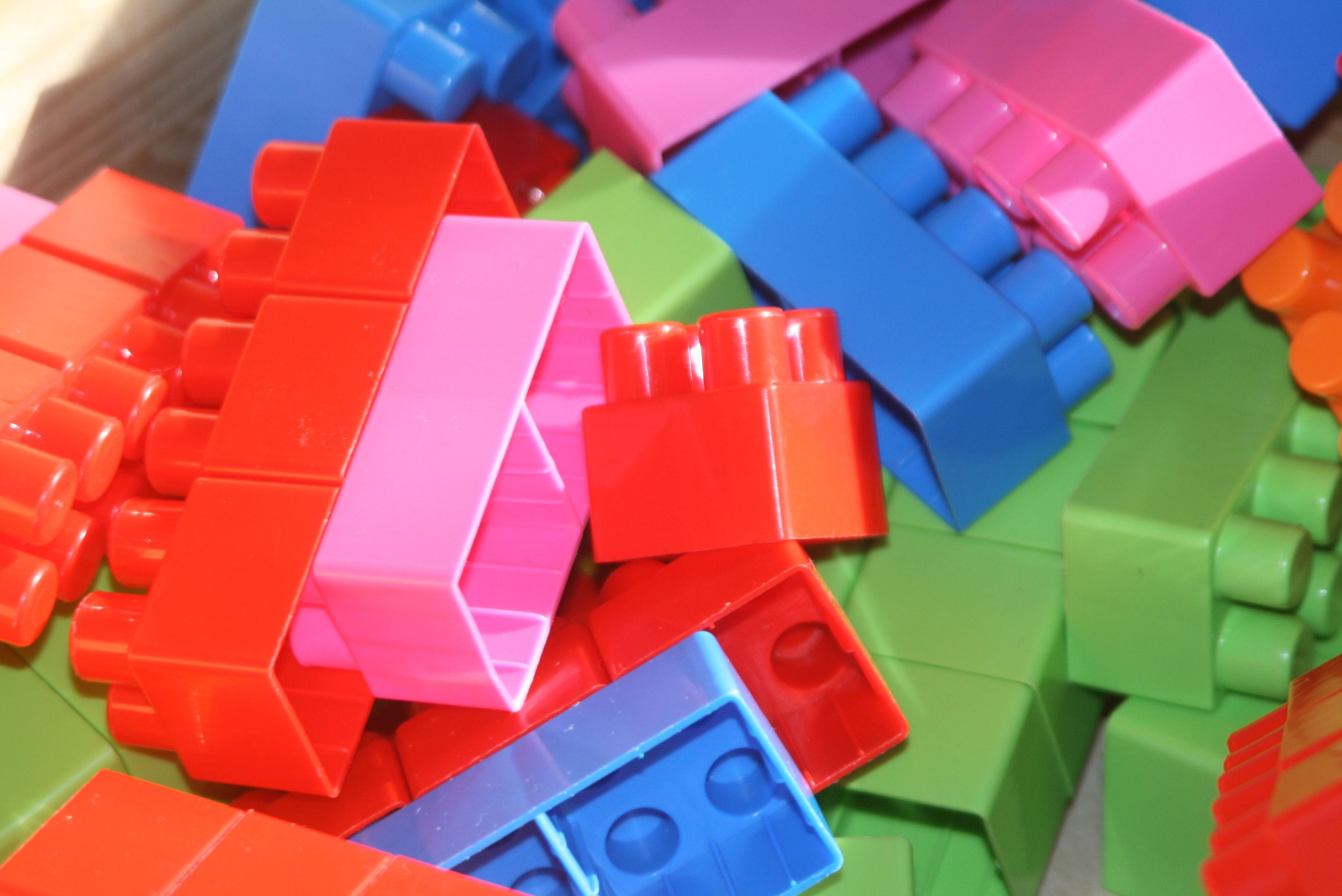 Wallpaper #HgPtYpMBpyOg8YnEB9Sq260 Free Images Play Red Color Child Children Toys Build Duplo