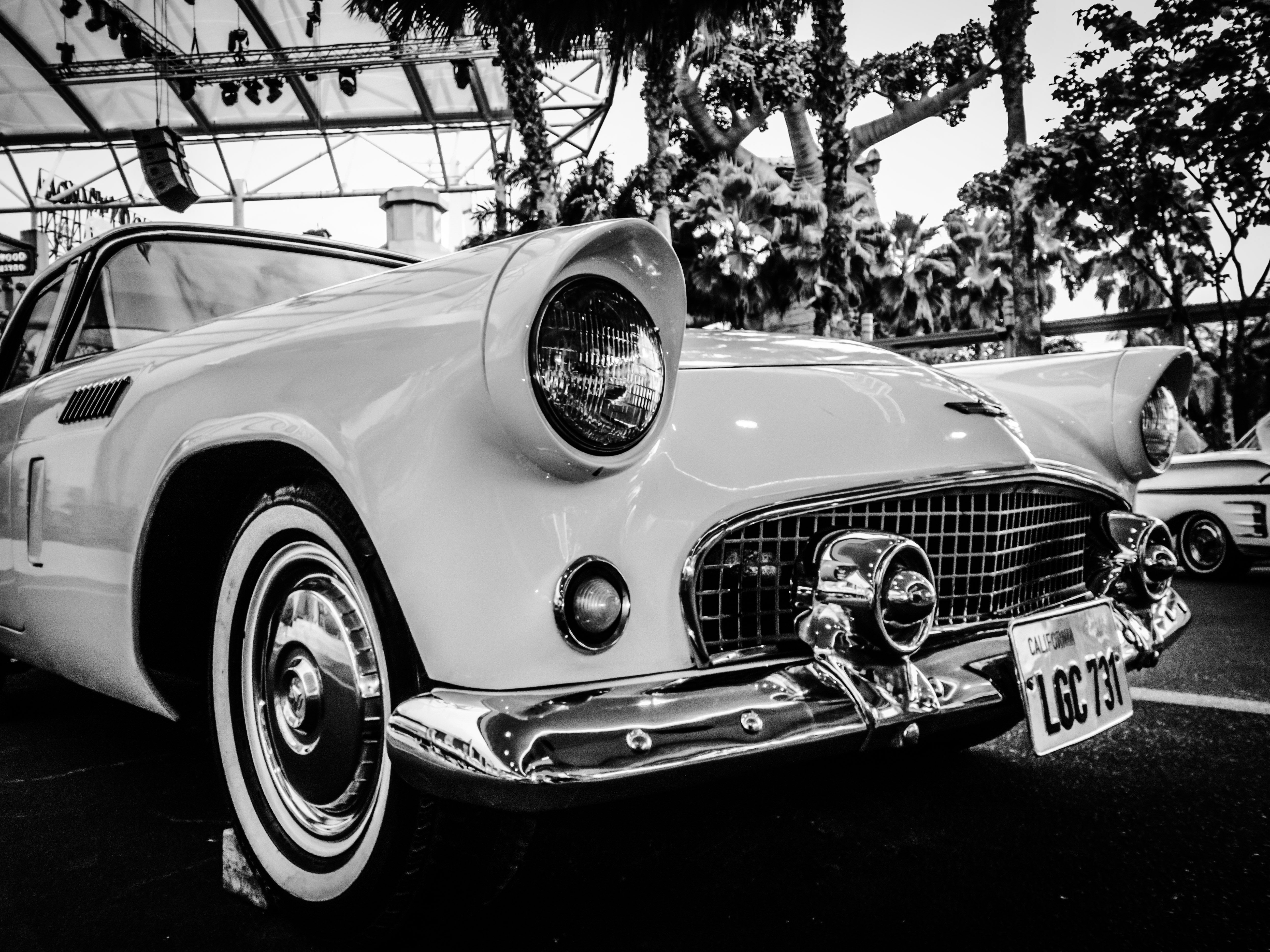 Wallpaper #Gmeo-ZIBSpphPi3-zo4L163 White Vintage Car
