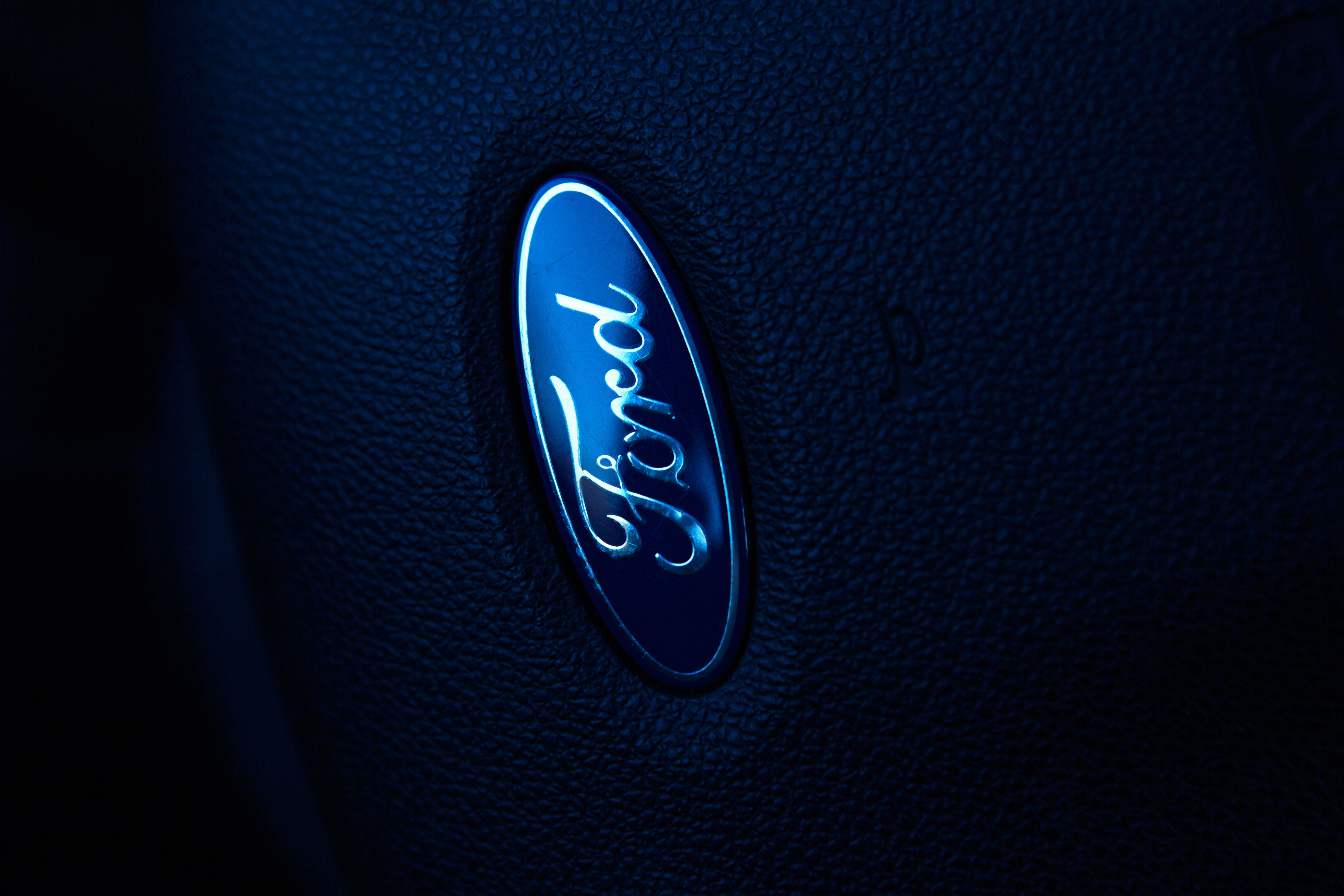 Wallpaper #MXNmhI4BFI5NbQksyR0i24 Free Images White Car Sign Auto Blue Emblem Brand Font Ford