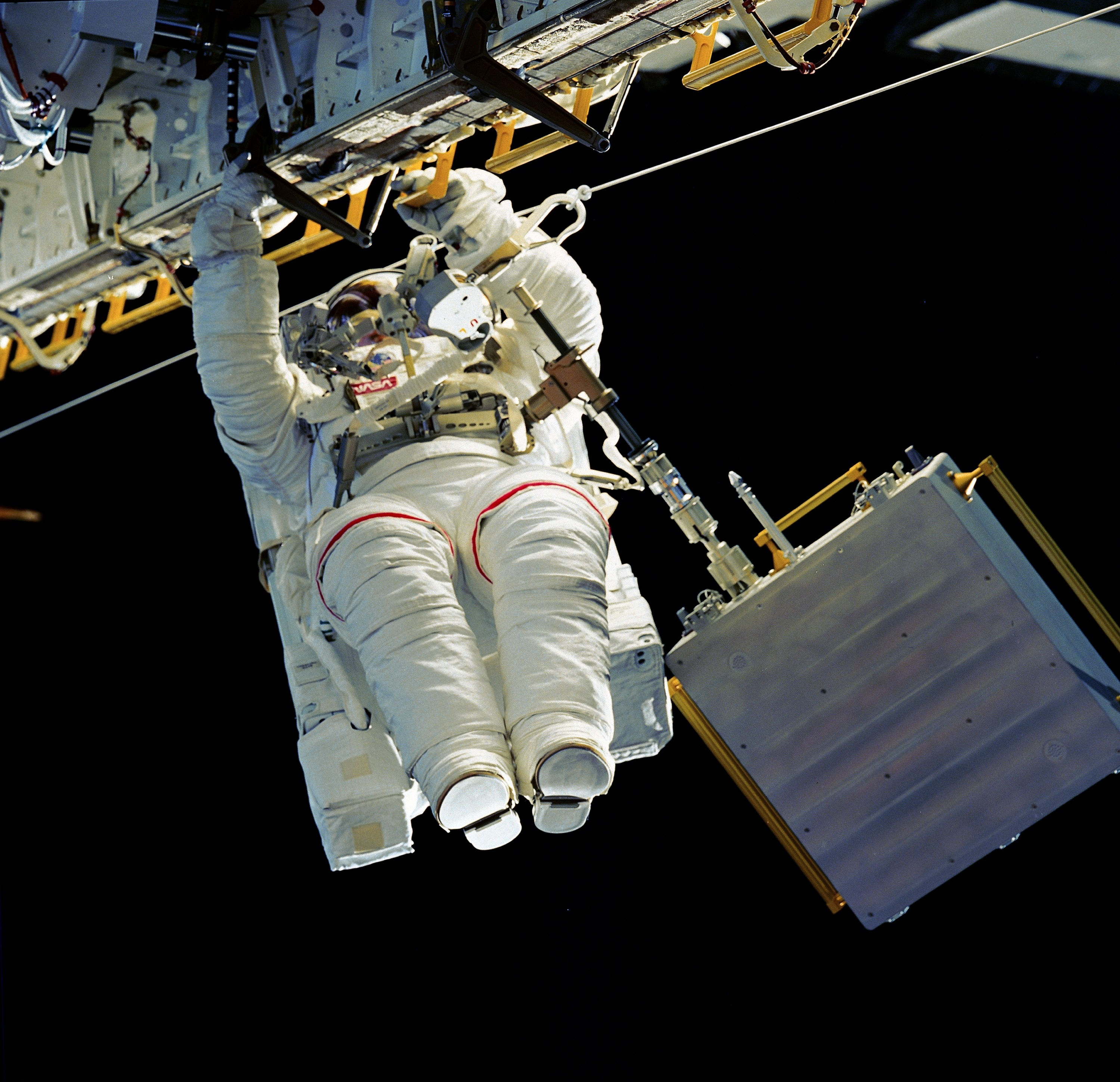 Wallpaper #e2eE_JIBSpphPi3-ZZiW394 Gambar Sesuai Mesin Mengambang Profesi Astronaut Alat Pekerjaan