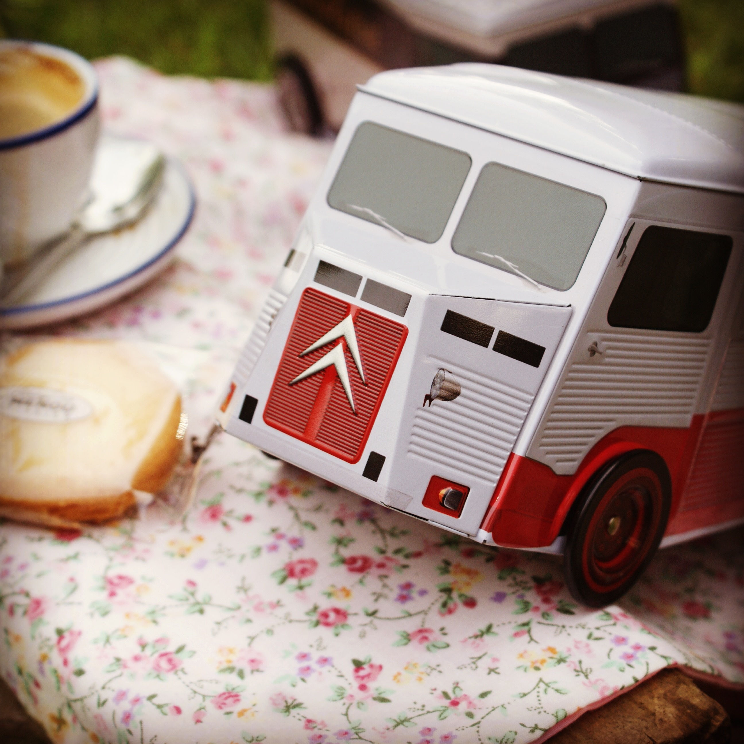 Wallpaper #MmhFGZMBSpphPi3-wBYn125 Free Images Teapot Vehicle Breakfast Art Porcelain Fragile