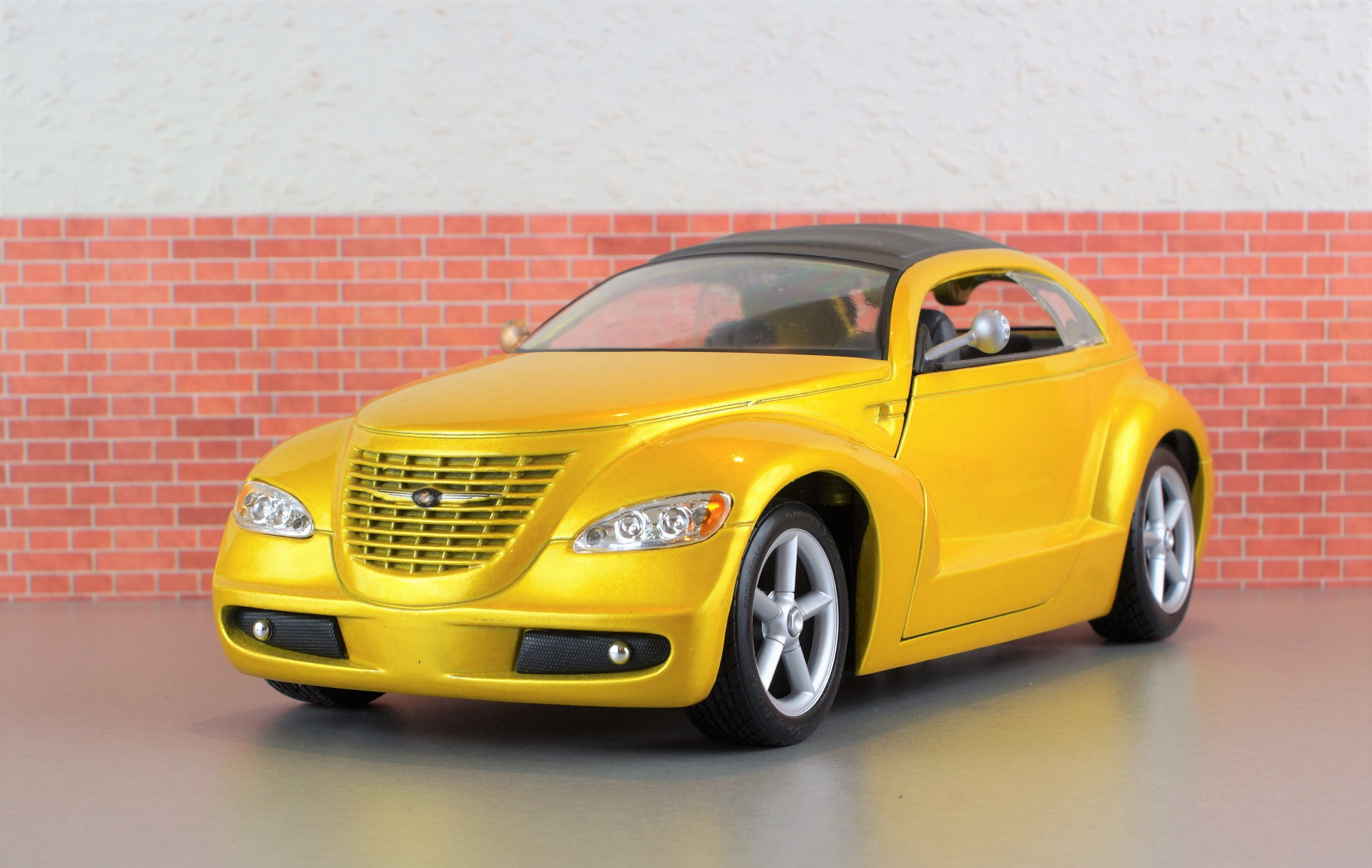 Wallpaper #2WfT-5IBSpphPi3-epWx10 Gold Car Toys